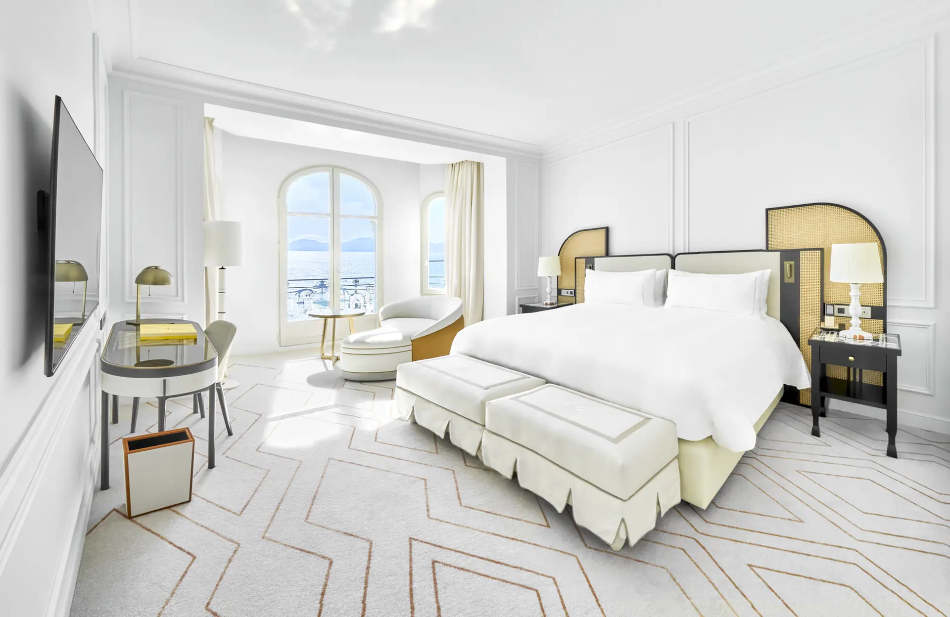 Soveværelse i Premium Sea View Suite på Carlton Cannes, Frankrig