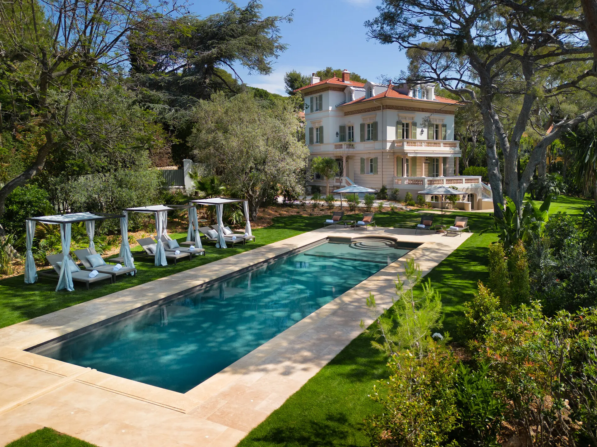 Villa Beauchamp med pool på Grand-Hôtel du Cap-Ferrat, A Four Seasons Hotel, Frankrig
