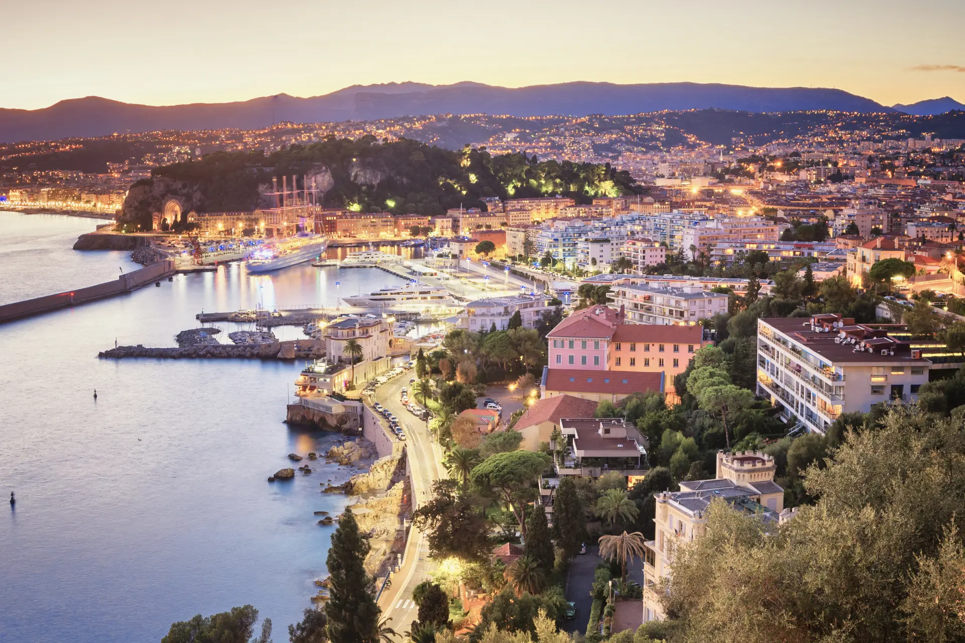 Tusmørke i Nice, Frankrig