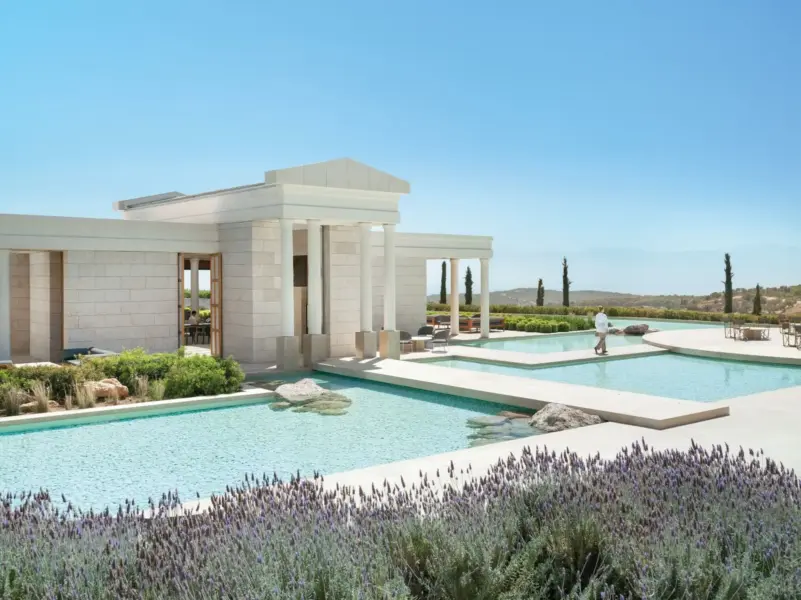 Ankomst til pavillonen på Amanzoe, Grækenland