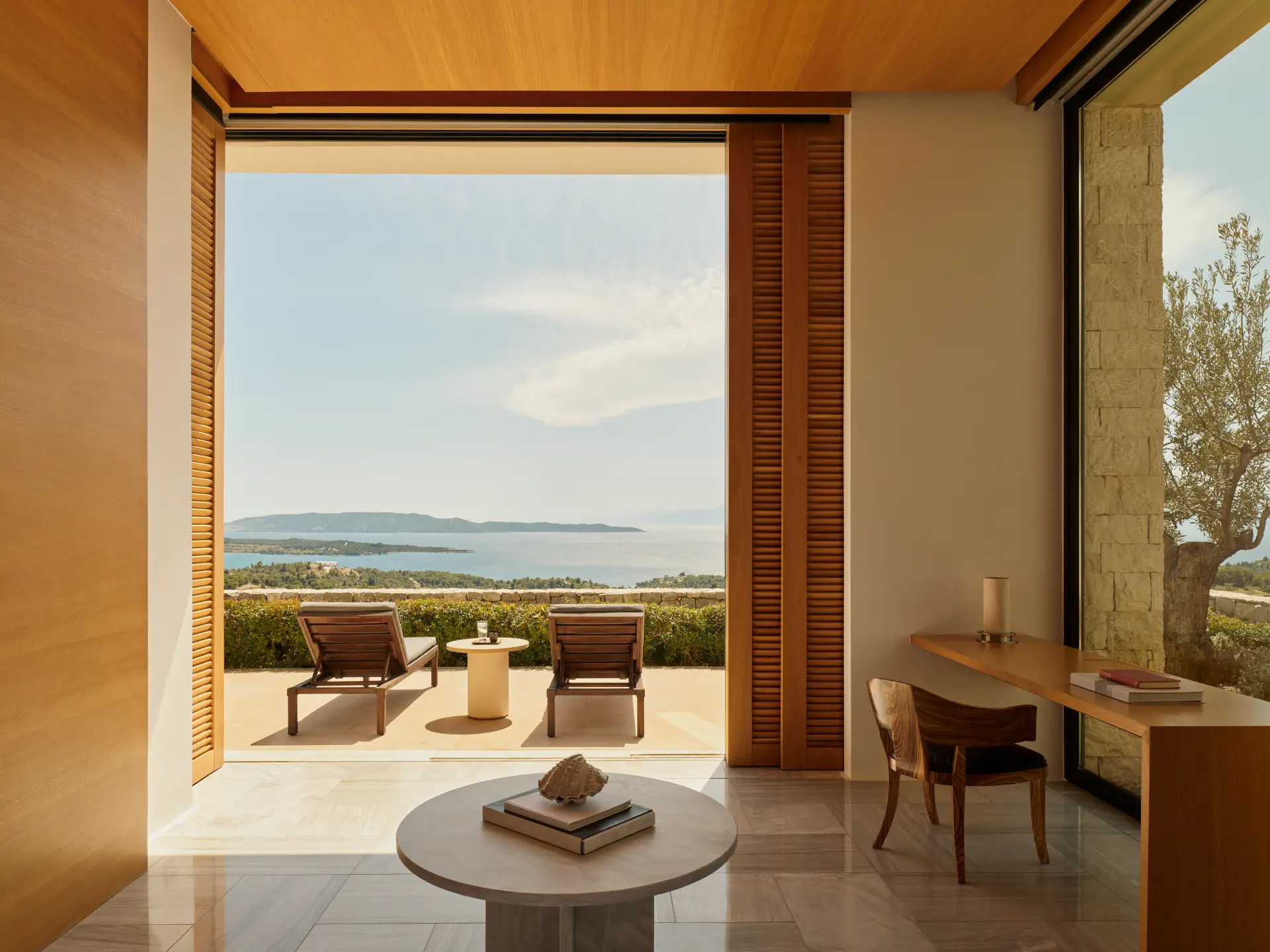 Udsigt fra soveværelset på Amanzoe, Grækenland
