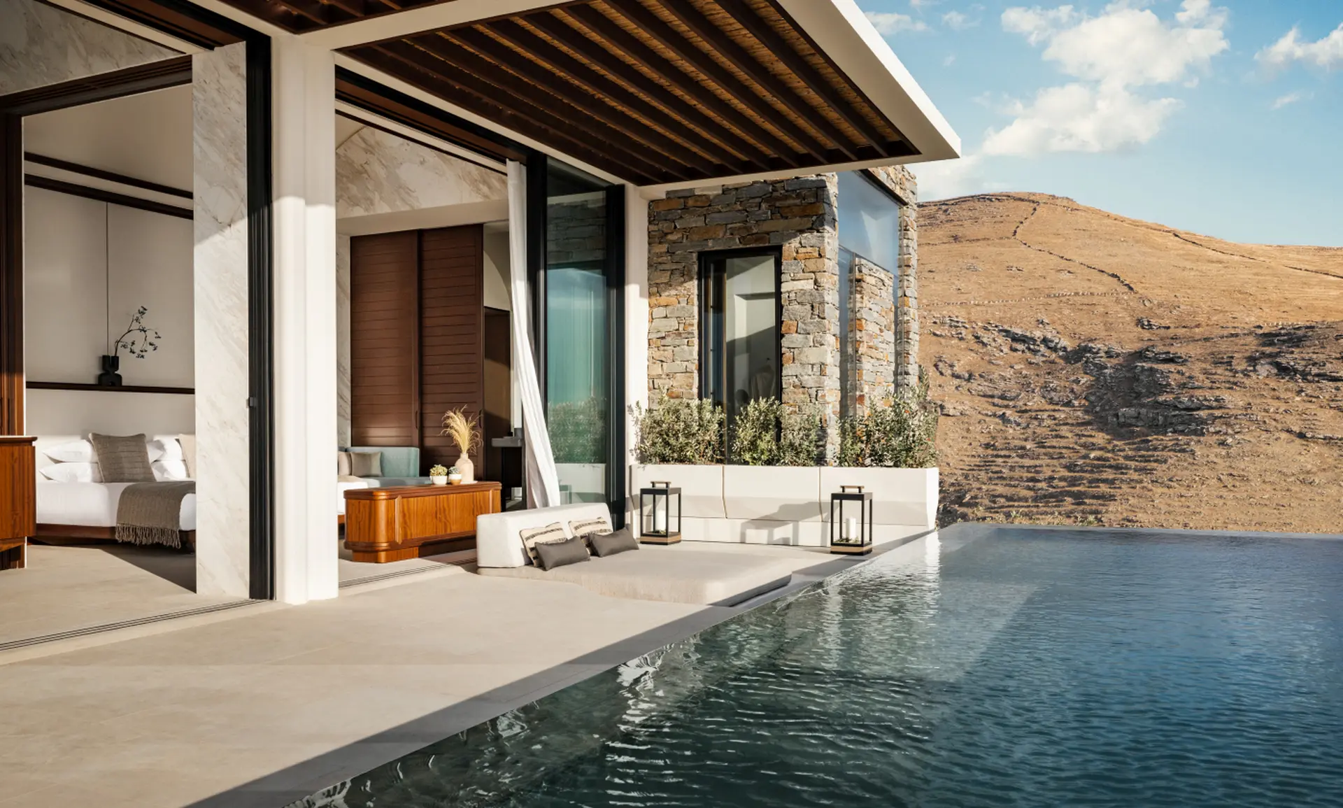 Soveværelse med direkte adgang til terrasse med privat pool på One&Only Kéa Island, Grækenland