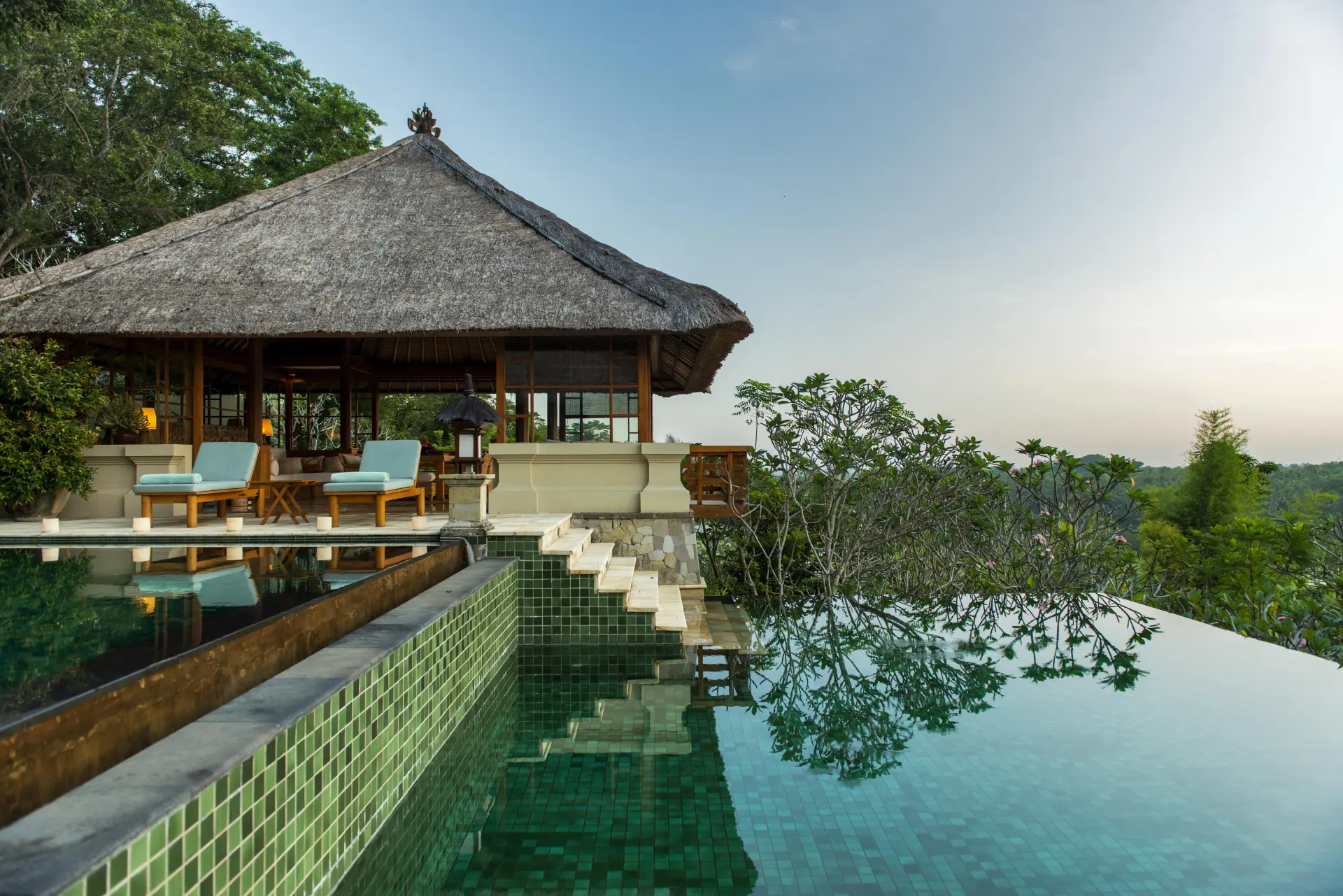 Swimming pool på Amandari på Bali i Indonesien