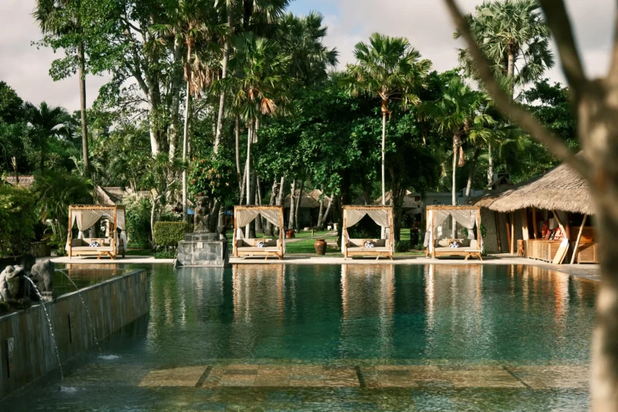 Poolen med salaer på Belmond Jimbara Puri på Bal