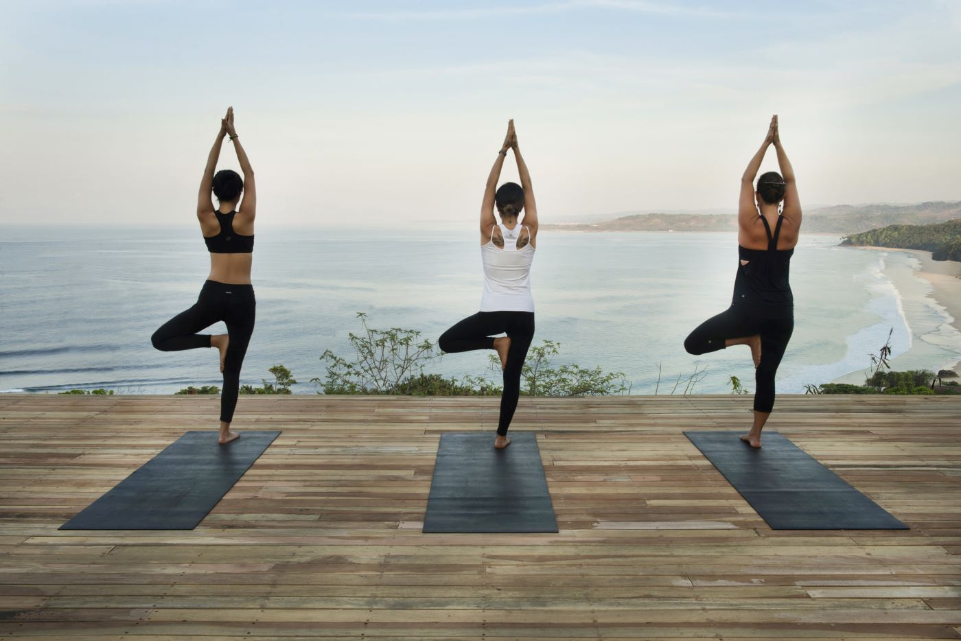 Yoga pavilion med udsigt på NIHI Sumba, Indonesien