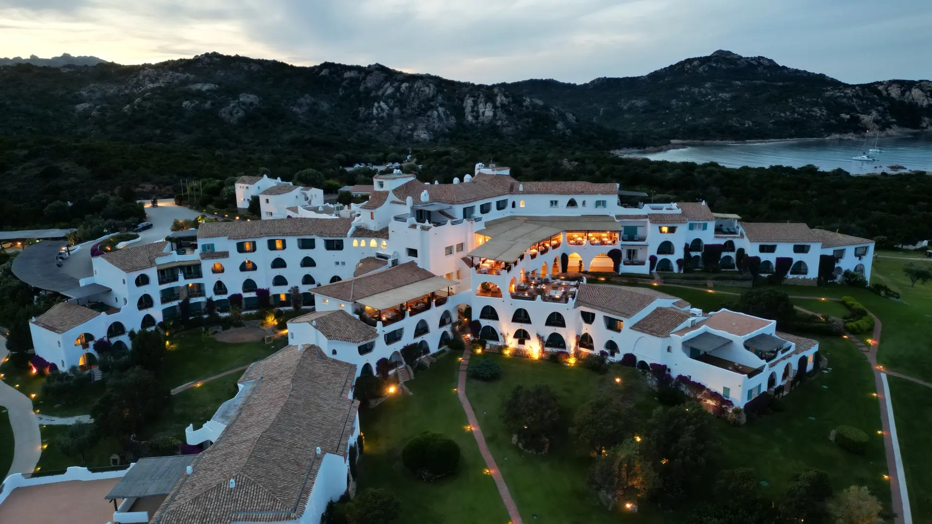 Stemningsfyldt luftfoto af Romazzino, A Belmond Hotel, Italien