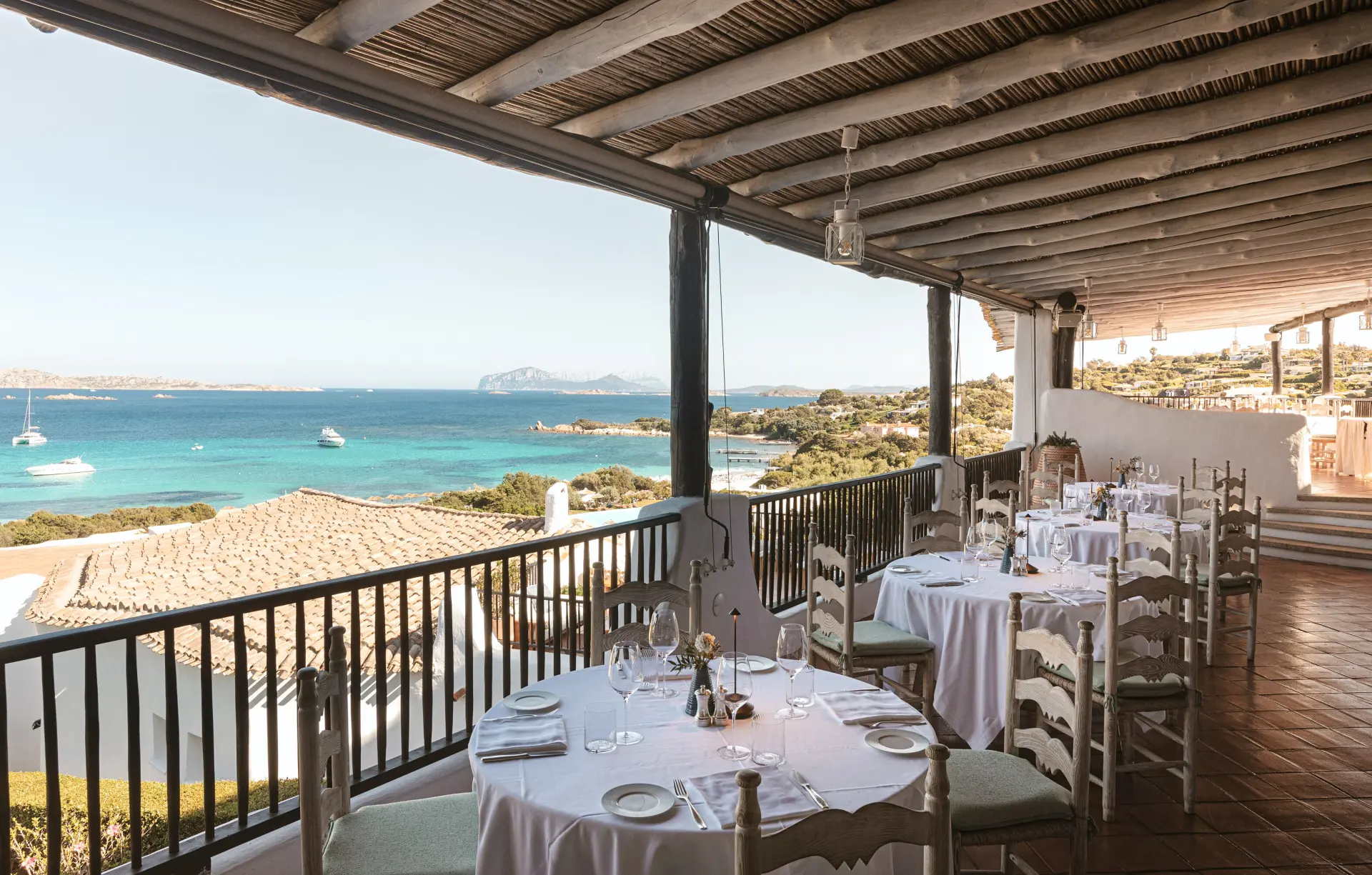 Restaurant med havkig på Romazzino, A Belmond Hotel, Italien