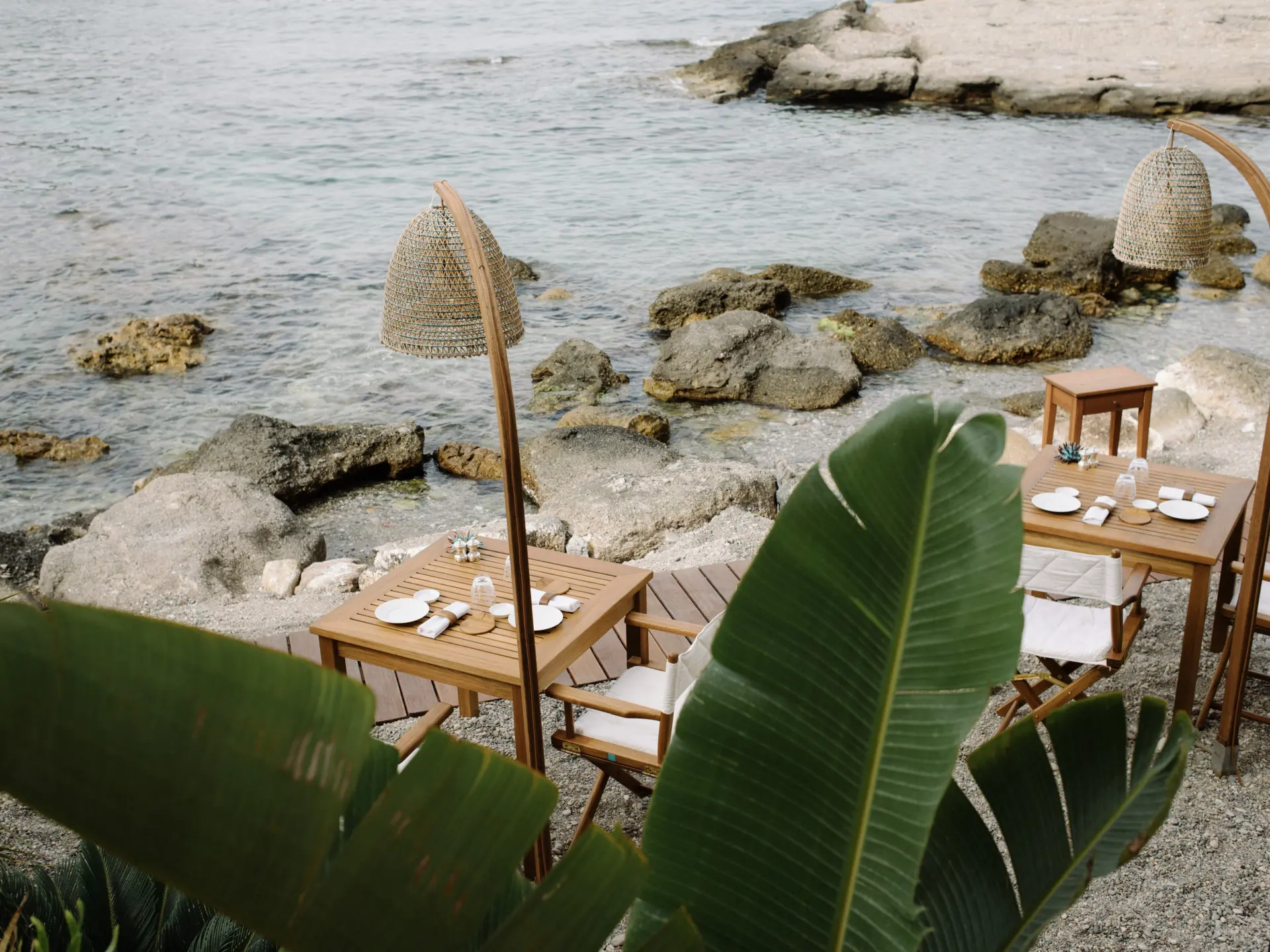 Restaurant ved vandet og klipperne på Villa Sant'Andrea, A Belmond Hotel, Italien