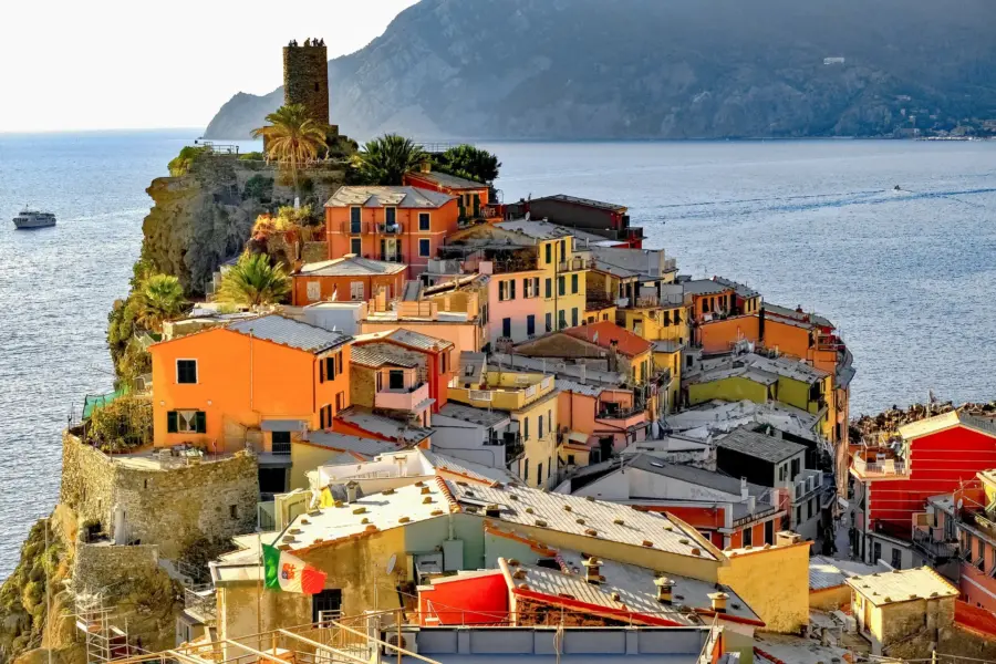 By langs kystlinjen af Ligurien i Italien