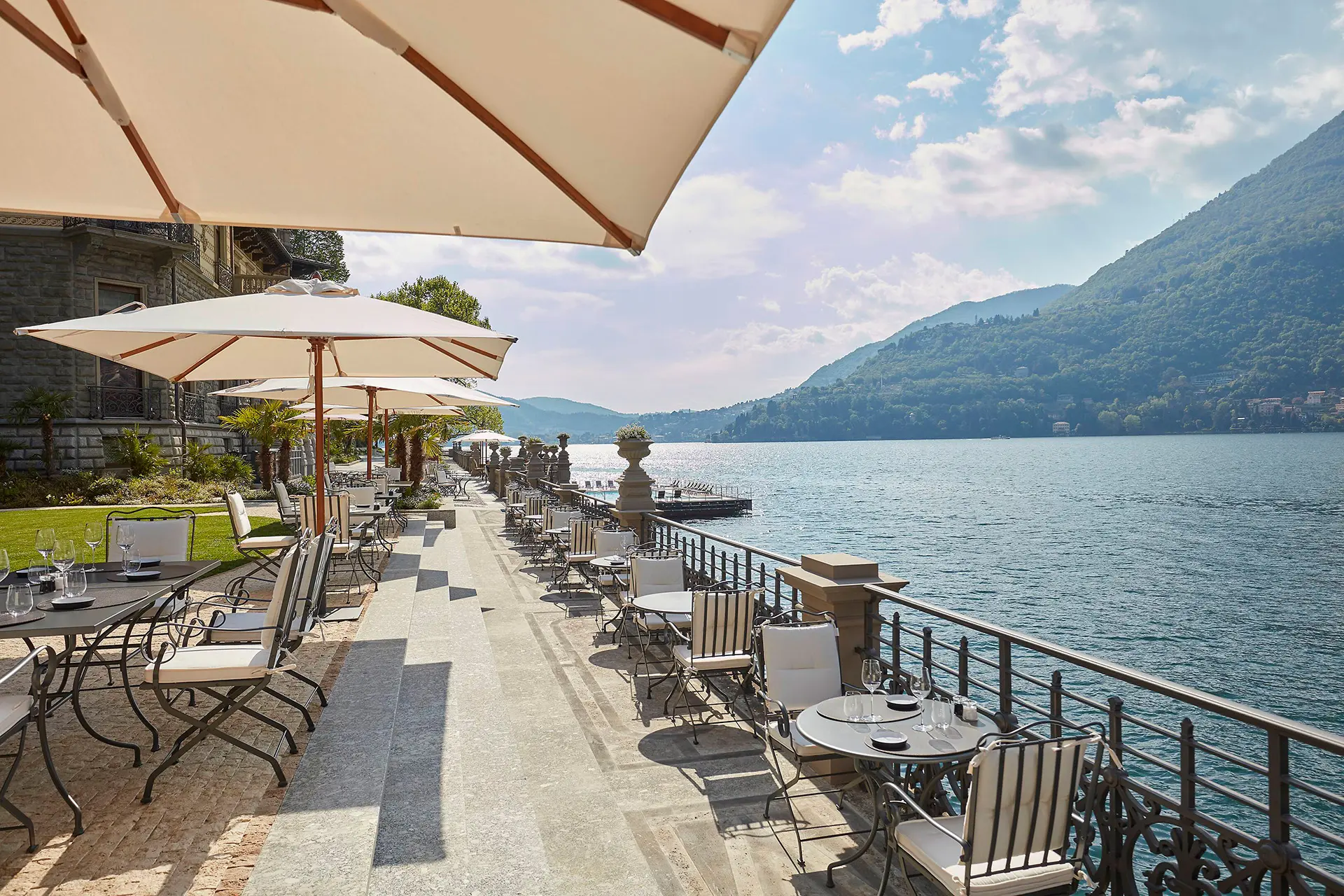 Terrasse på CO.MO Bar and Bistrot på Mandarin Oriental – Lago di Como, Italien
