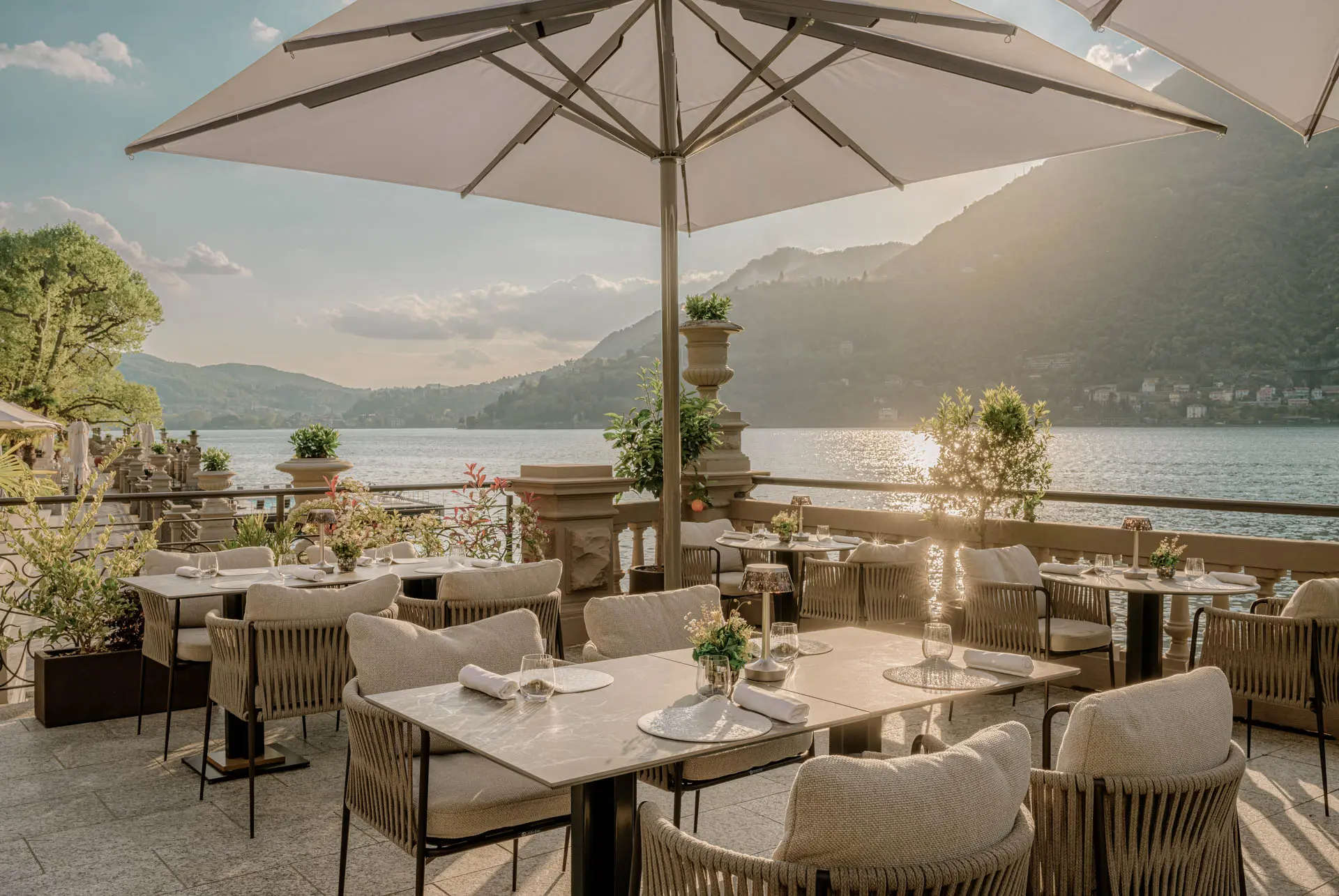 Aftensol og udsigt fra restaurant Laria på Mandarin Oriental – Lago di Como, Italien