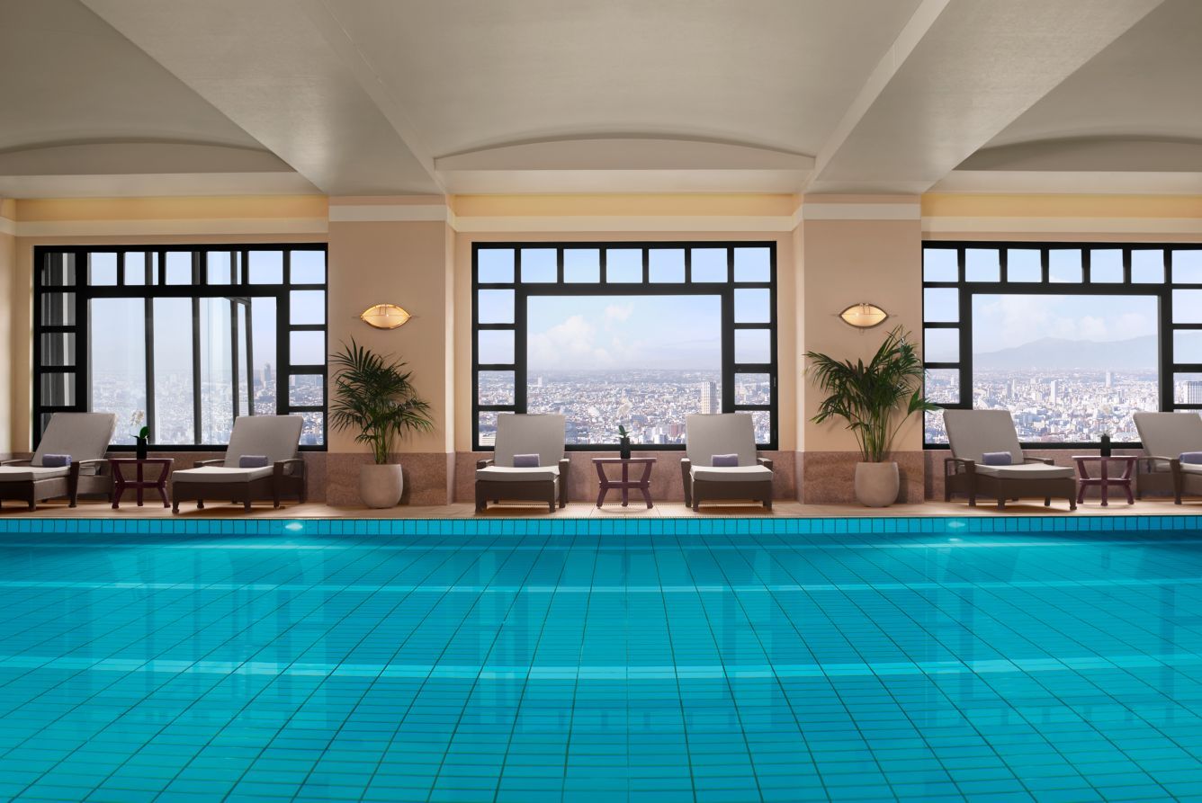 Indendørs swimming pool på Ritz Carlton i Japan