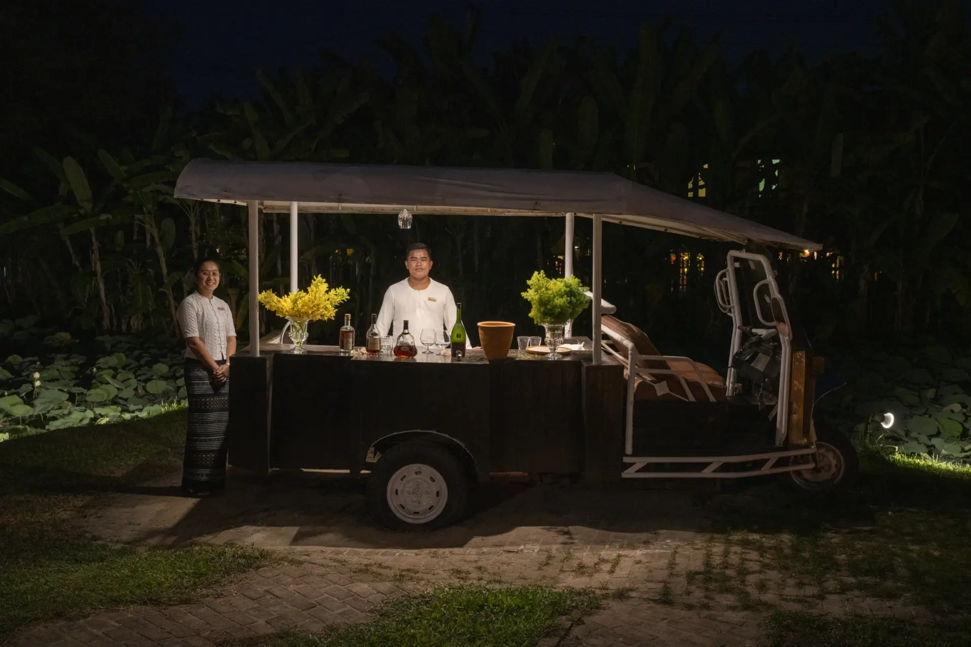 Tuk Tuk bar på La Residence Phou Vao i Laos