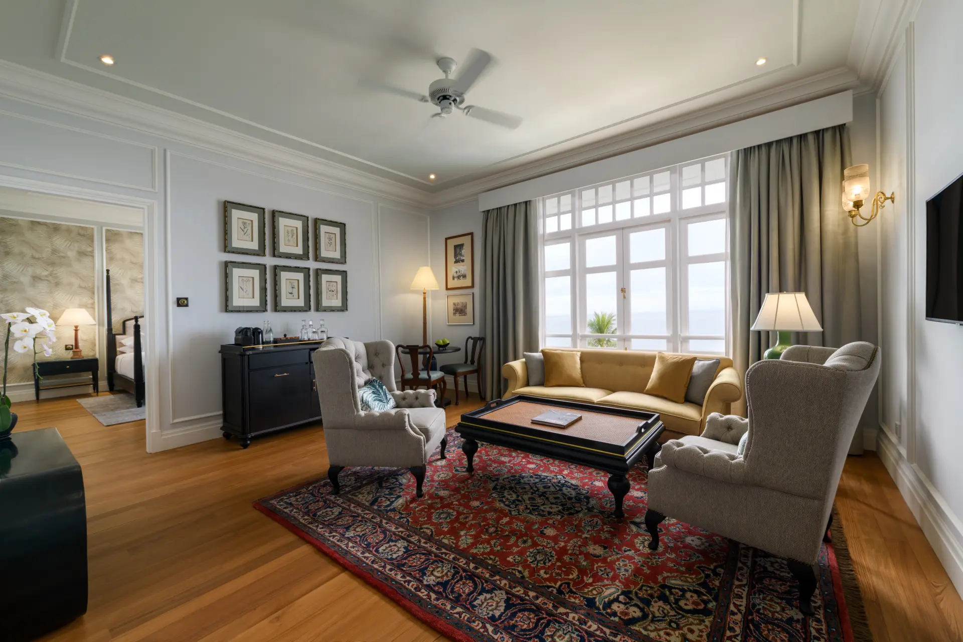 Straits suite living room på Eastern and Oriental Georgetown i Malaysia