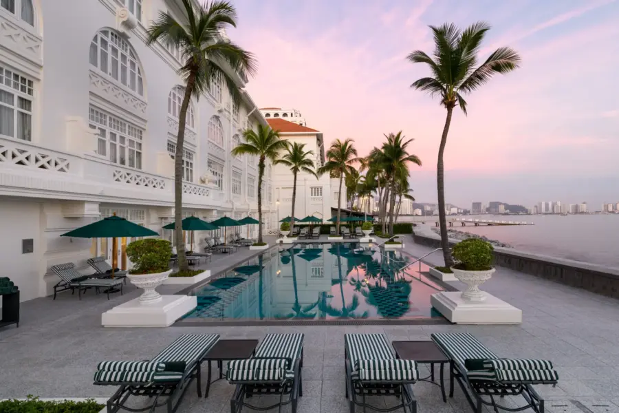 Swimming Pool på Eastern and Oriental Georgetown i Malaysia