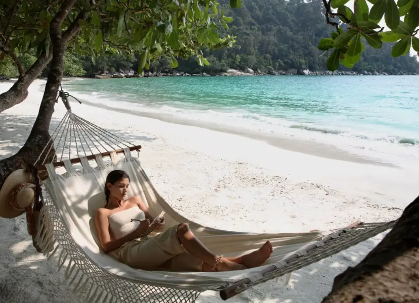 Hængekøje på stranden på Pangkor Laut i Malaysia