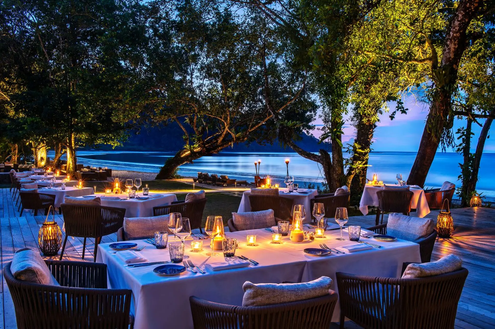 Beach club om aftenen på The Datai Langkawi i Malaysia