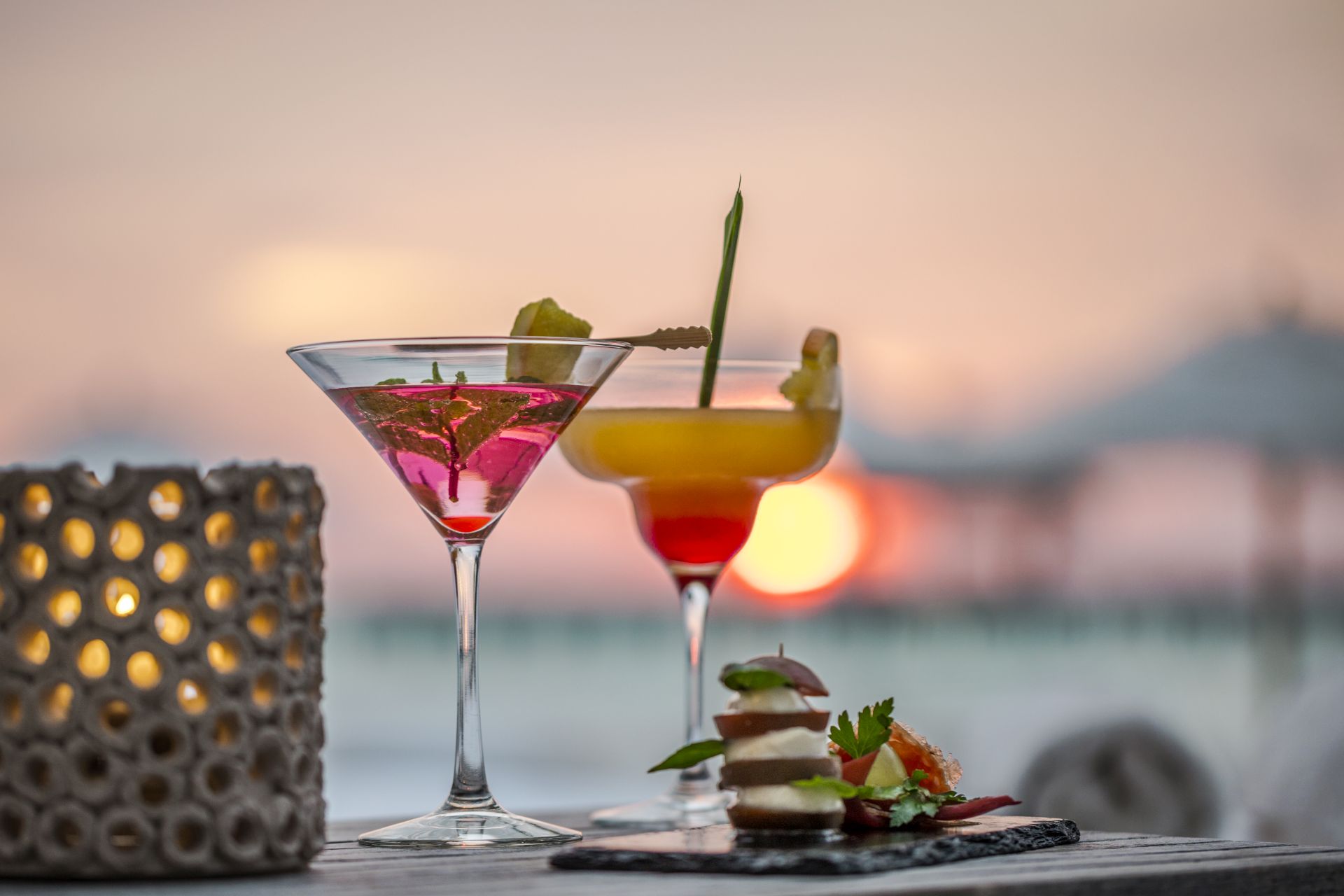 Cocktails og kanapéer på COMO Maalifushi, Maldiverne