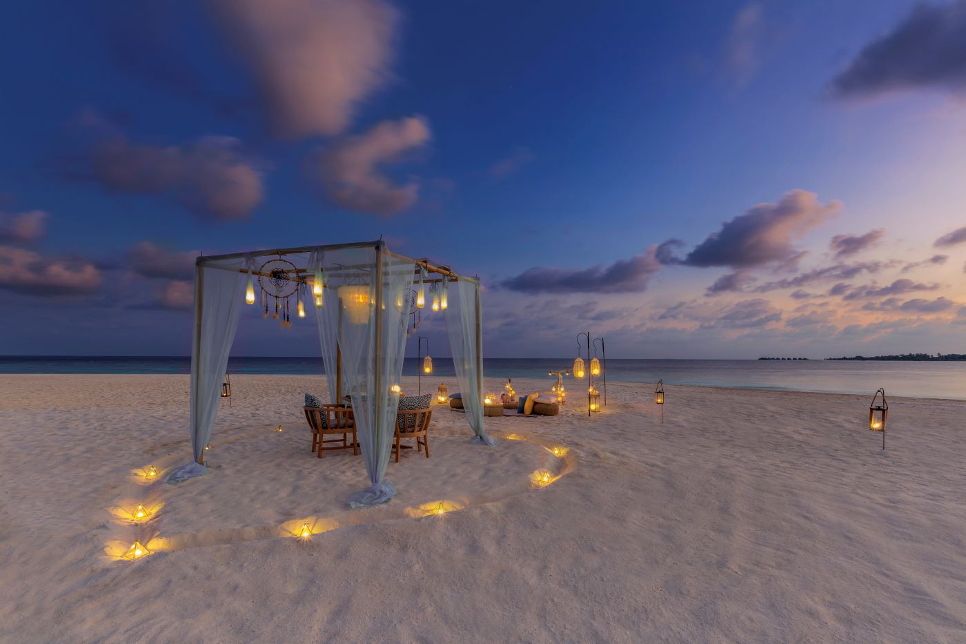 Romantisk middag for to på stranden på Kudadoo Maldives Private Island, Maldiverne