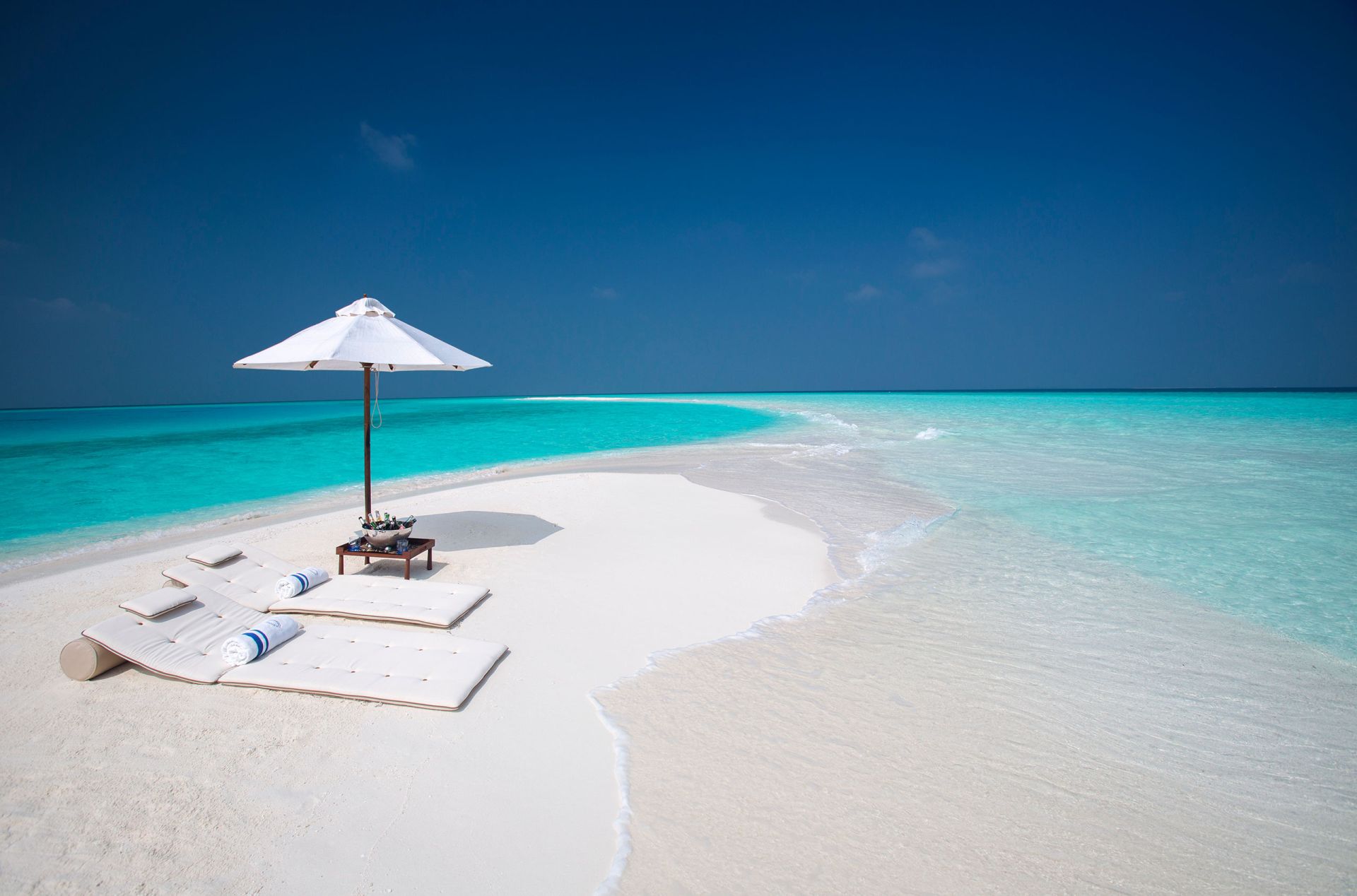 Picnic for to på en sandbanke på Milaidhoo Maldives, Maldiverne