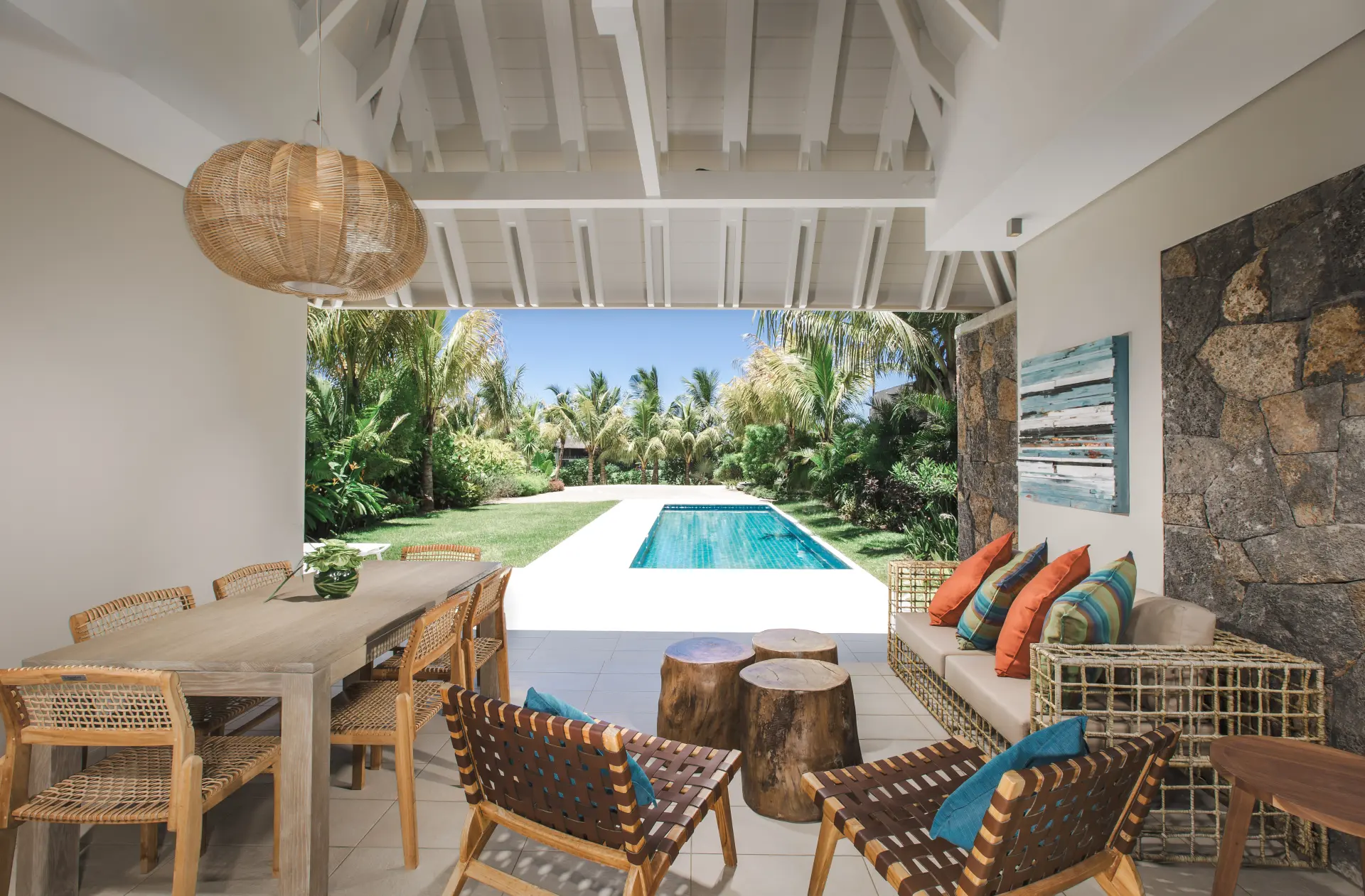 Lounge og pool i Deluxe Villa på Anahita Golf & Spa Resort, Mauritius