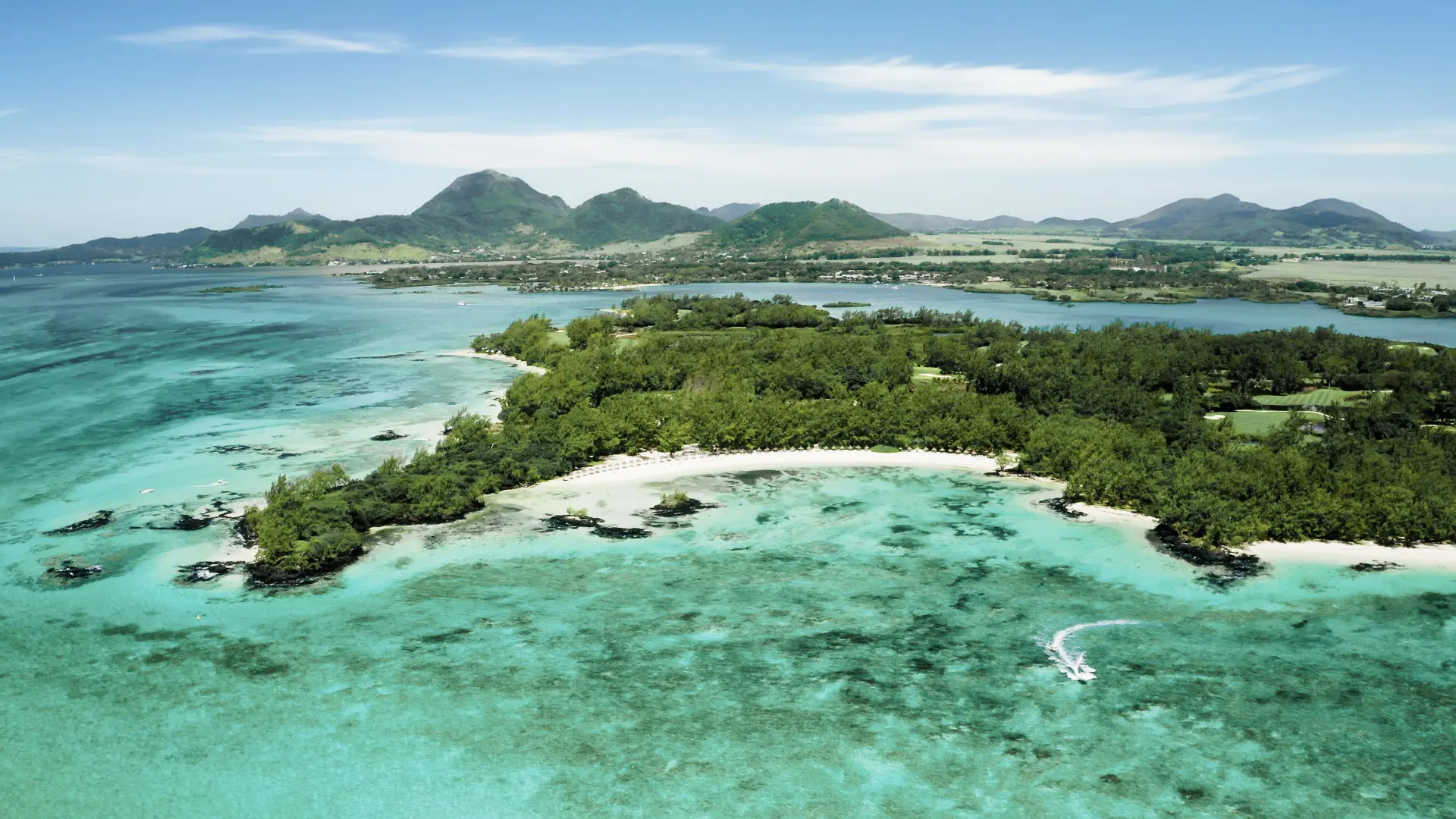 Luftfoto af eksklusiv strand ved Anahita Golf & Spa Resort, Mauritius