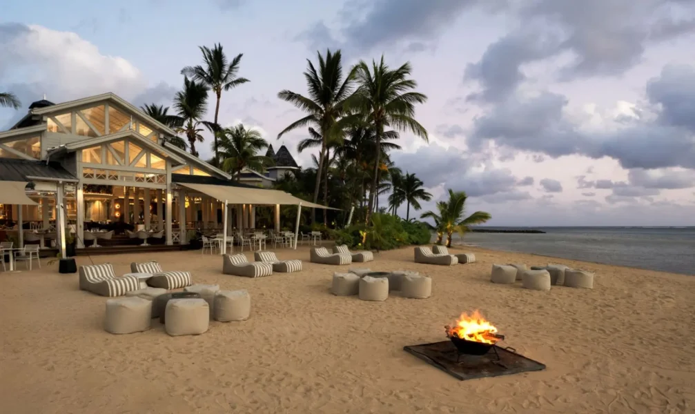 Strandlounge og bål på Heritage Le Telfair Golf og Wellness Resort, Mauritius