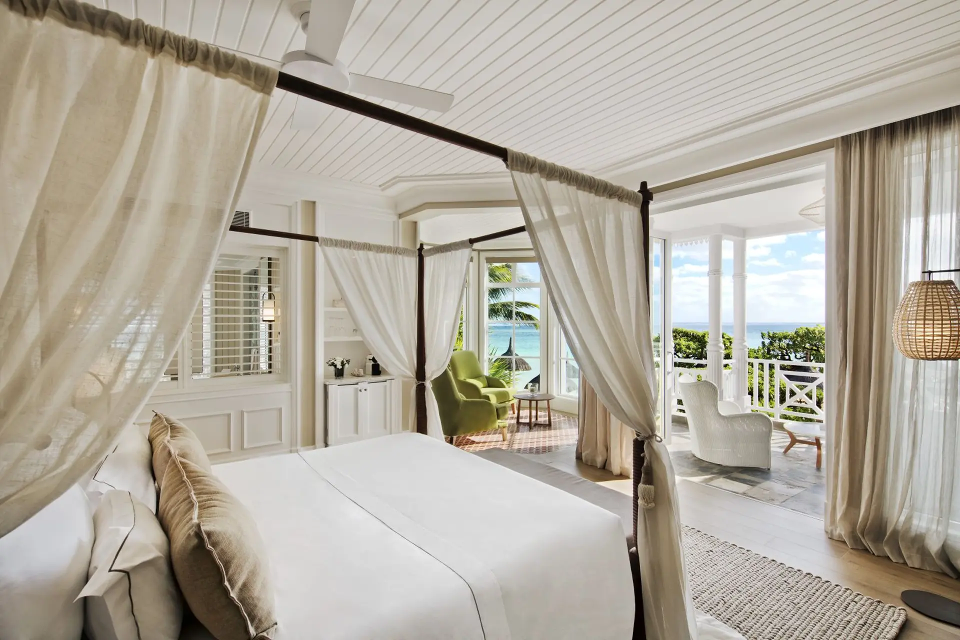 Soveværelse i Junior Suite Beachfront på Heritage Le Telfair Golf og Wellness Resort, Mauritius