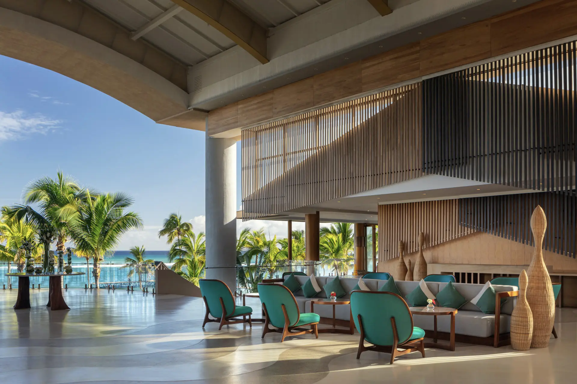 Det gæstefri personale glæder sig til at byde dig velkommen i den luftige lobby på Le Meridien Ile Maurice, Mauritius