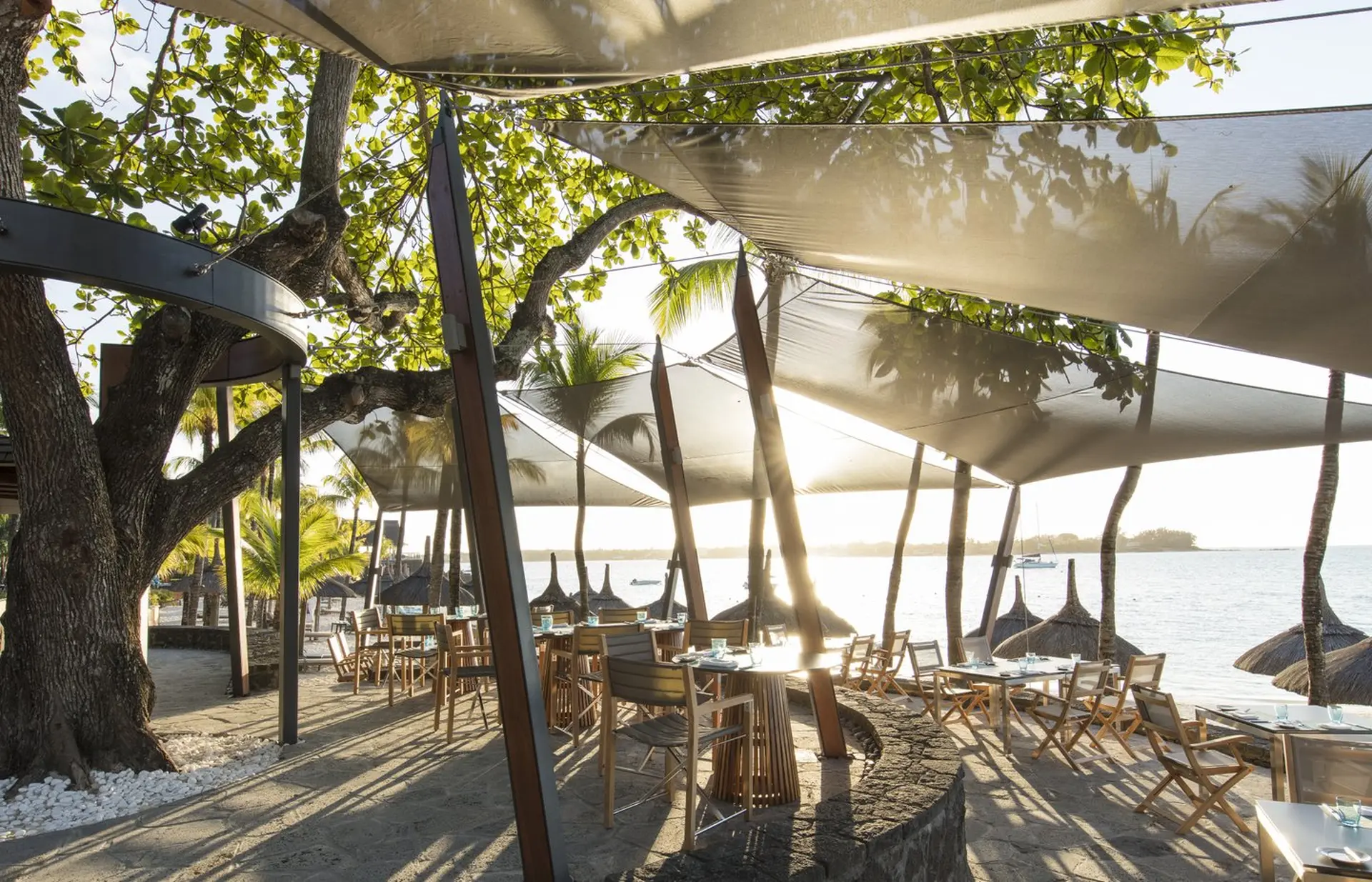 Strandbar ved solnedgang på Royal Palm Beachcomber Luxury, Mauritius