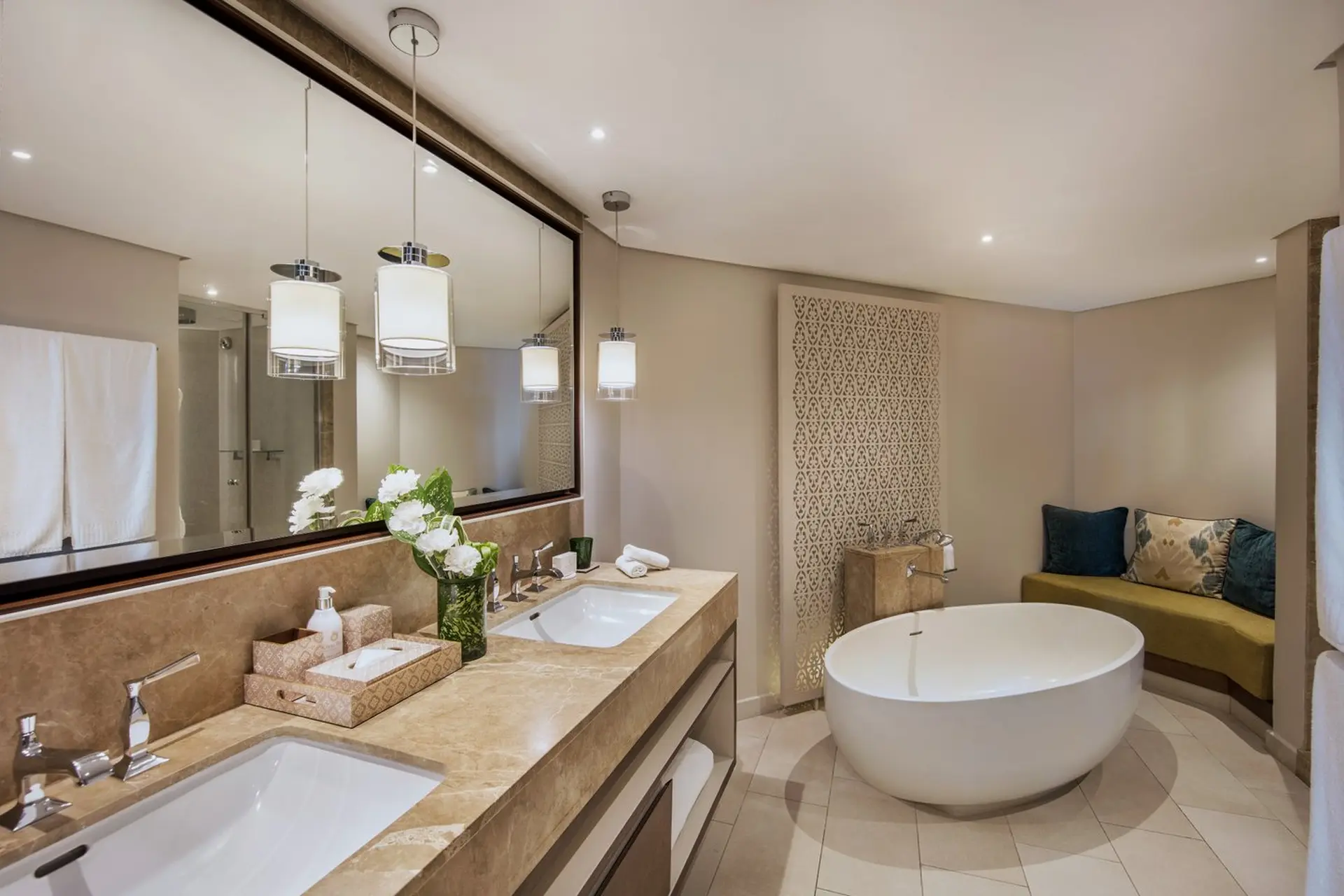Badeværelse i Ocean Suite på Royal Palm Beachcomber Luxury-Ocean Suite, Mauritius