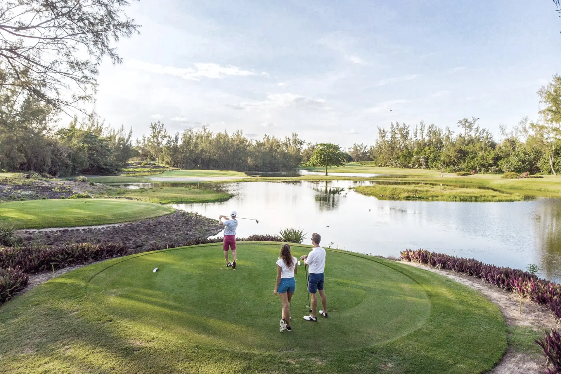 Spillere på den private golfbane på Shangri-La Le Touessrok, Mauritius