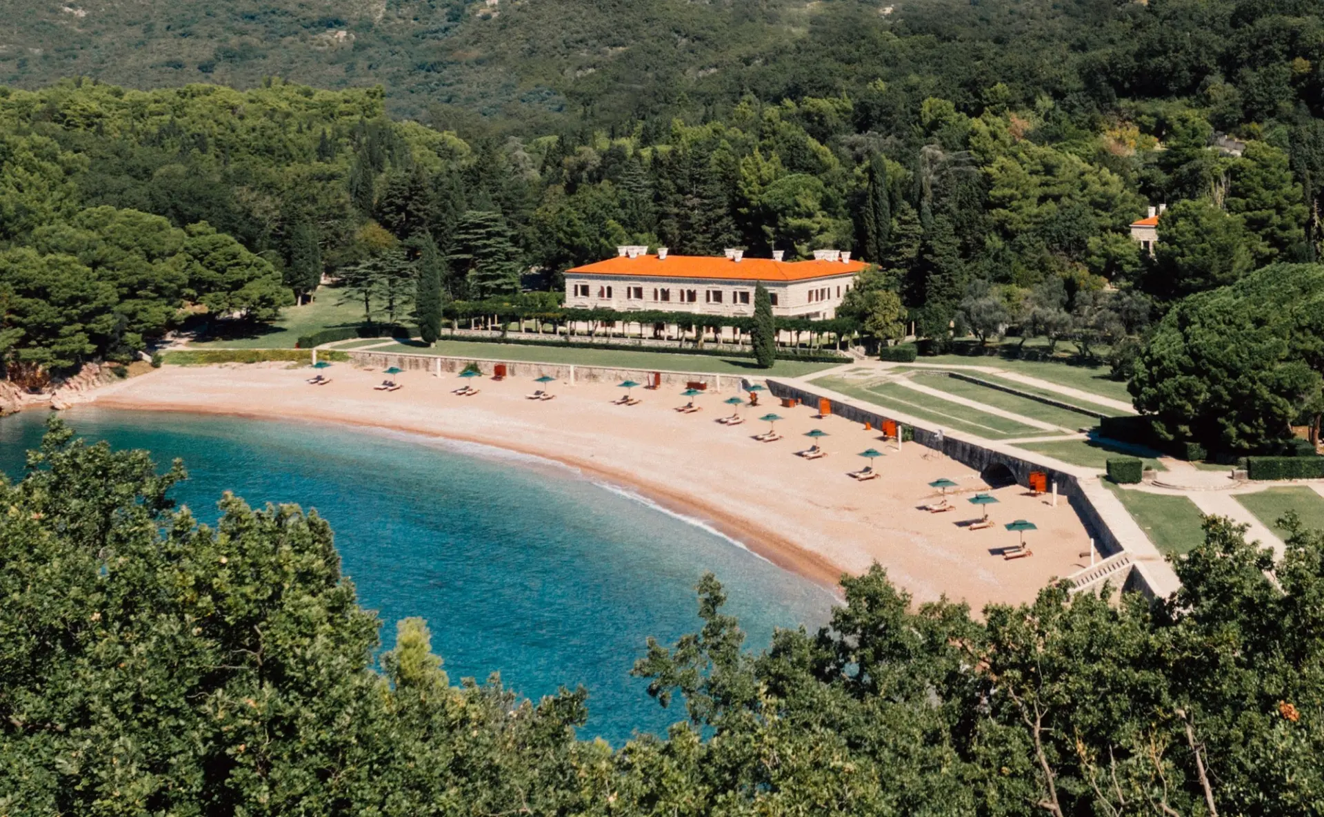 Villa Milocer med restaurant, suiter og King's Beach, Aman Sveti Stefan, Montenegro