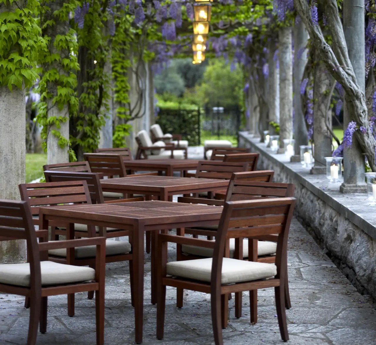 Udendørs restaurant på Villa Milocer, Aman Sveti Stefan, Montenegro