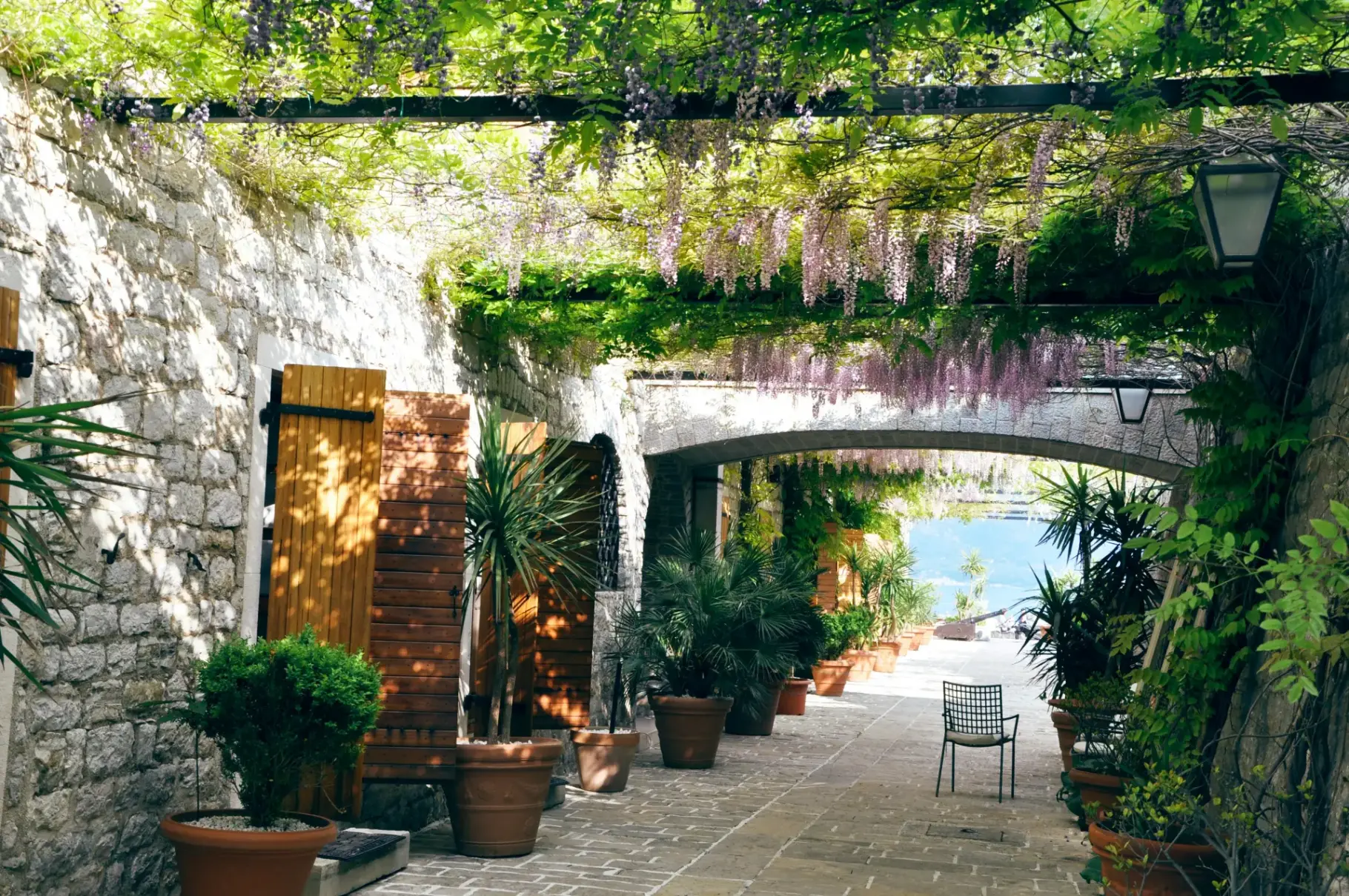 Lille stræde i byen Budva, Montenegro