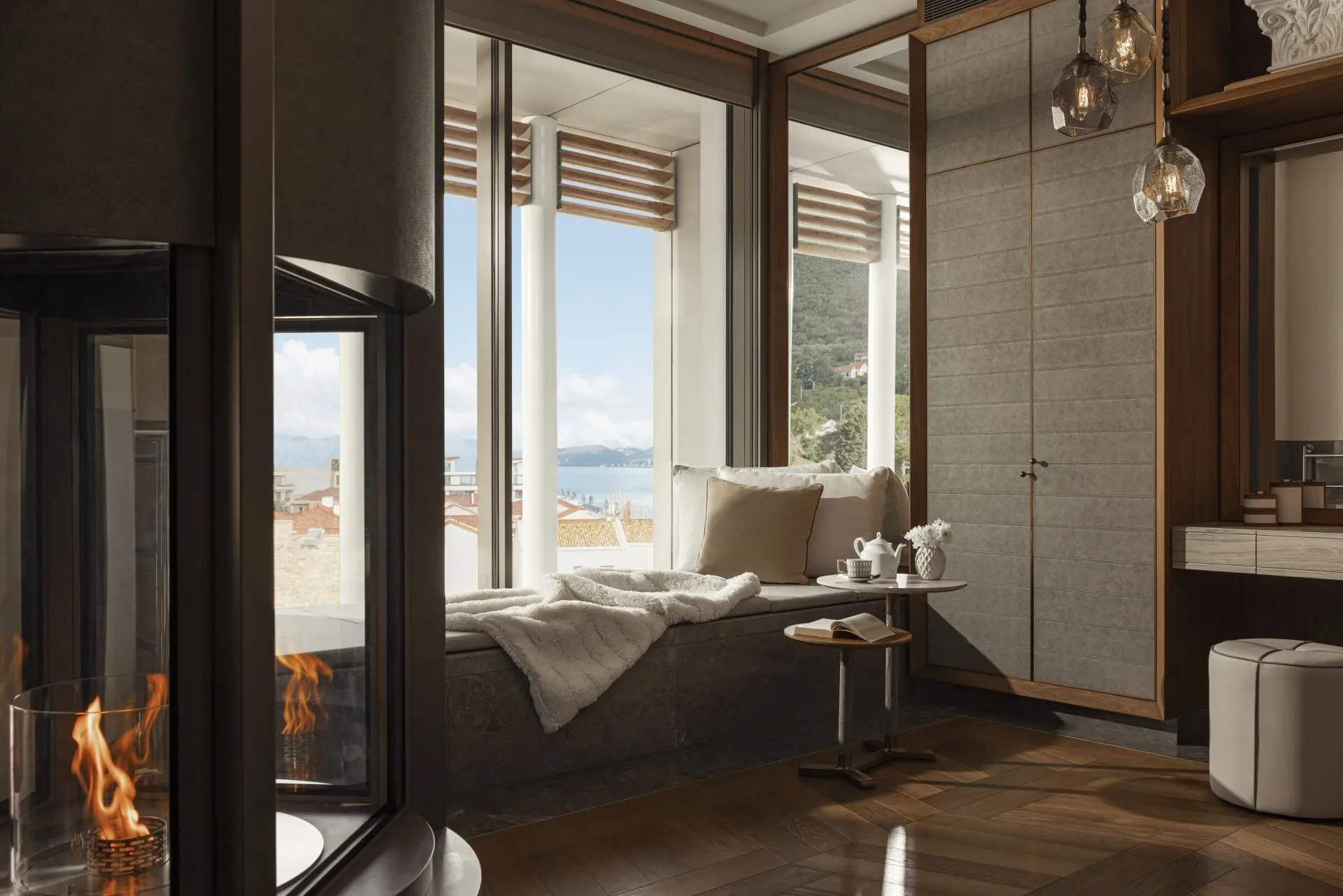 Værelse med pejs og daybed på One&Only Portonovi, Montenegro