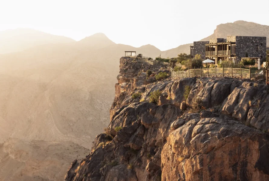 På kanten af klipperne ligger skønne Alila Jabal Akhdar, Oman