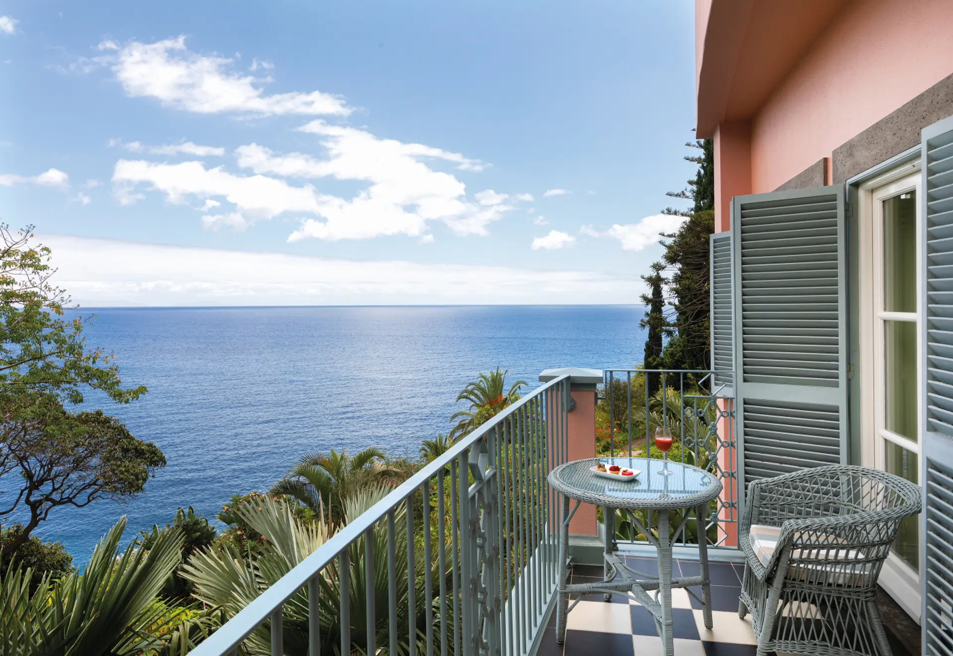 Deluxe Suite med balkon og havudsigt på Reid's Palace, A Belmond Hotel, Madeira, Portugal