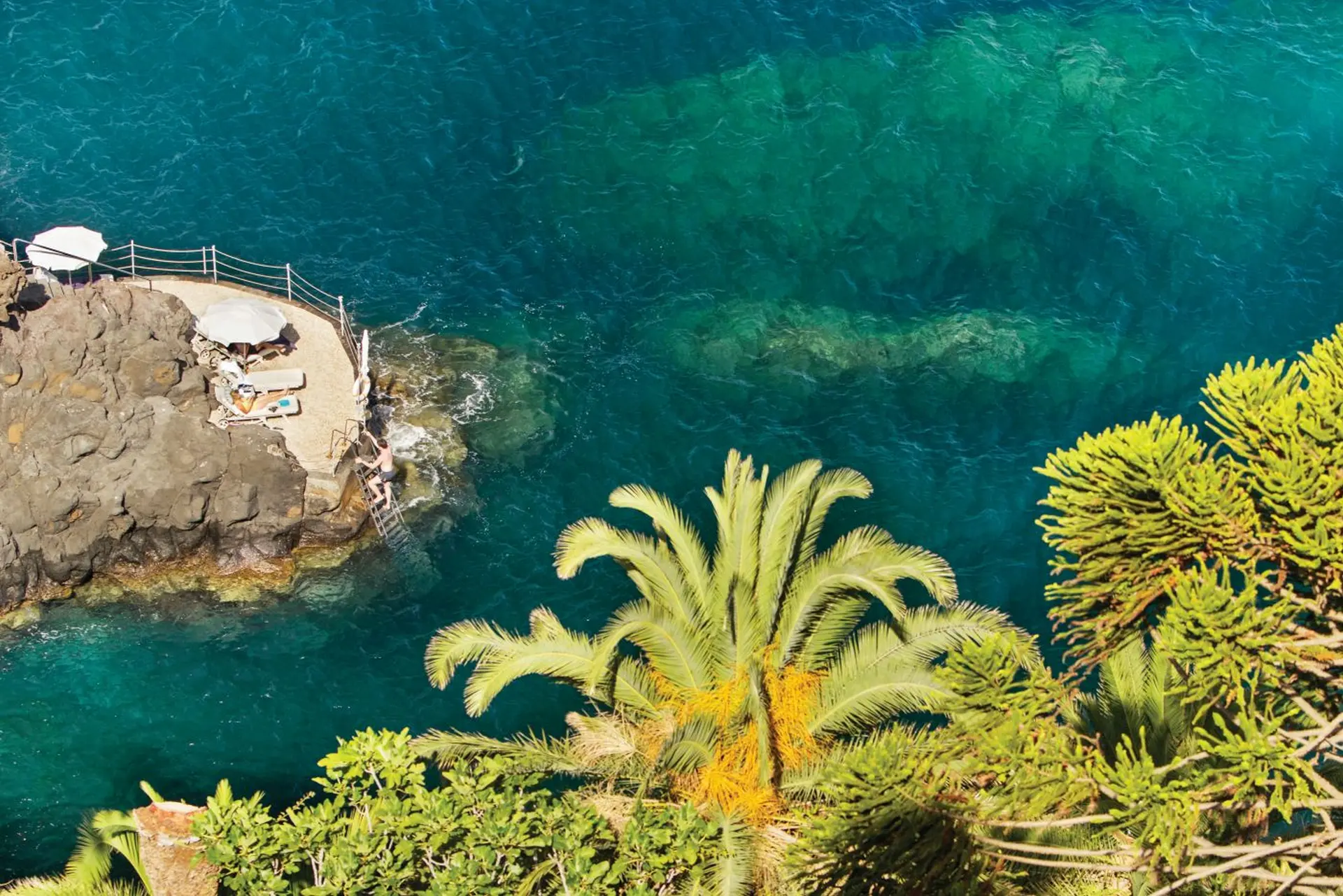 Klippeø med lille badestige på Reid's Palace, A Belmond Hotel, Madeira, Portugal