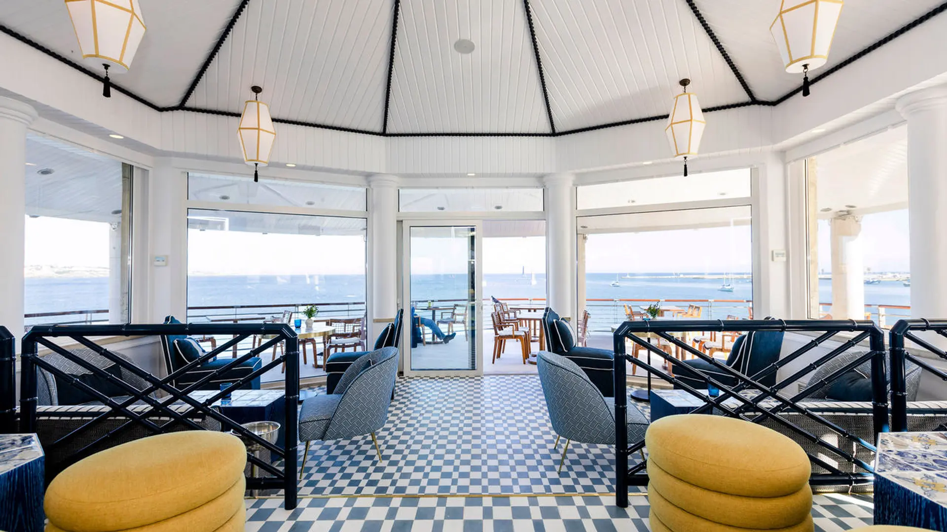 Bar med havkig på The Albatroz Hotel, Portugal