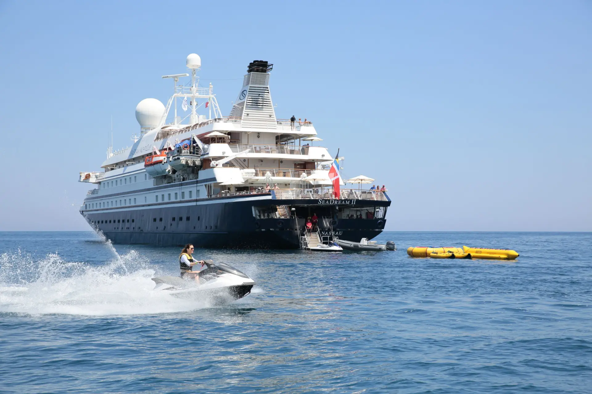 Masser af mulighed for vandsportsaktiviteter, når du sejler med SeaDream Yacht Club