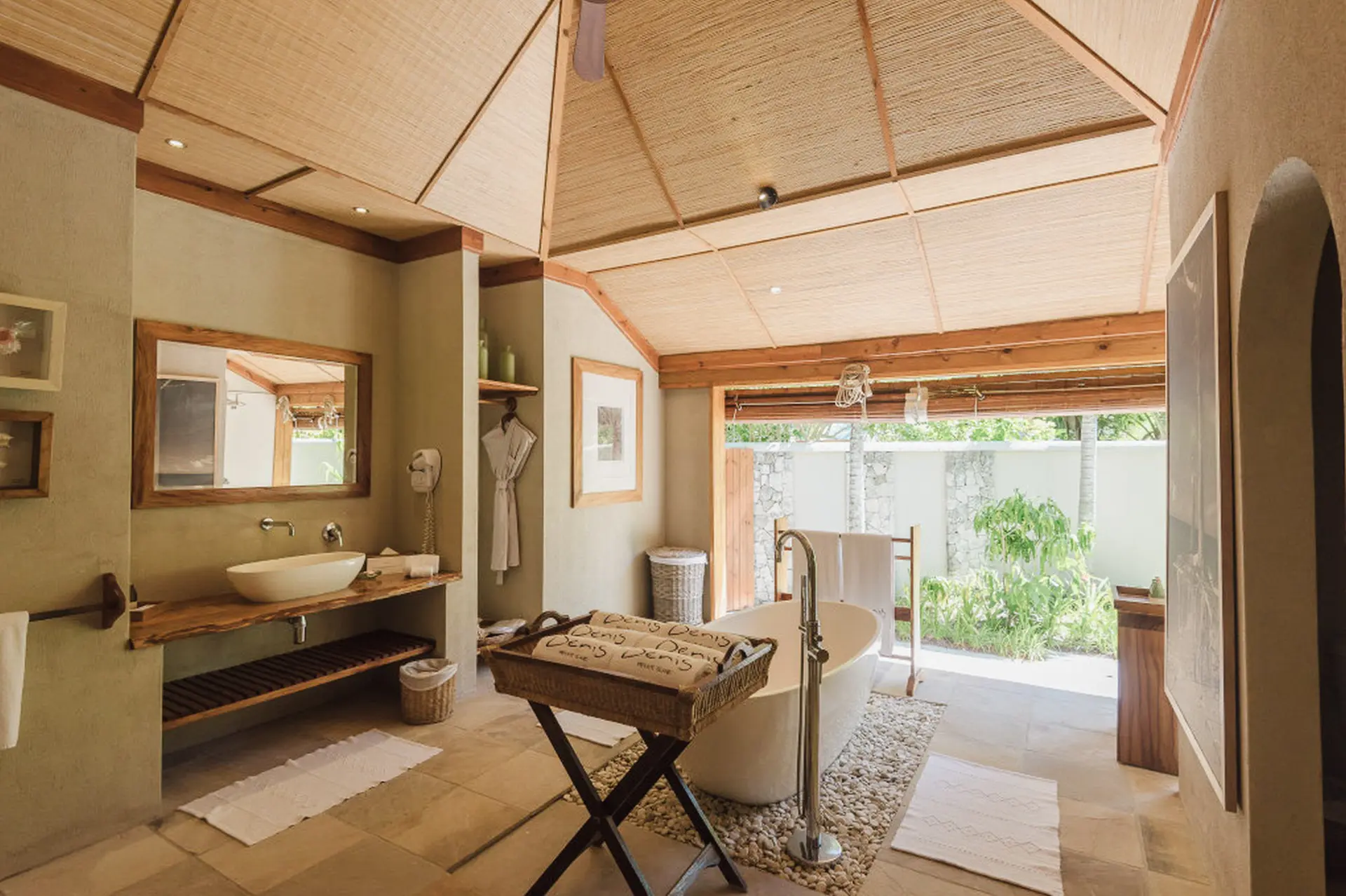 Badeværelse i en Beach Villa på Denis Private Island, Seychellerne