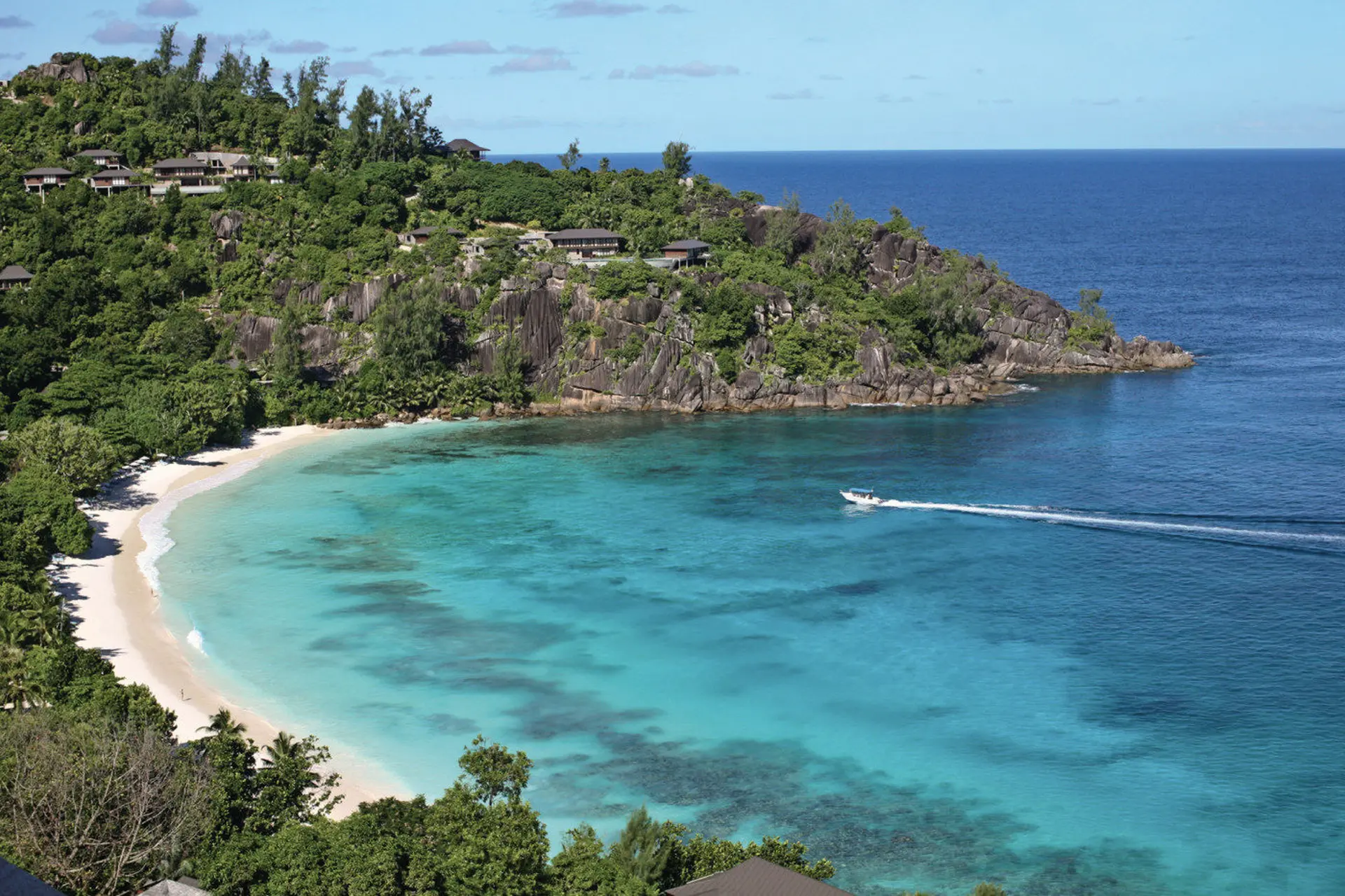 Luftfoto ved Four Seasons Resort at Desroches Island, Seychellerne