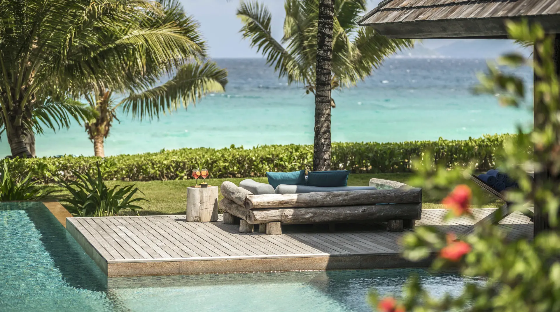 Drinks ved vandet på Four Seasons Resort Seychelles, Seychellerne