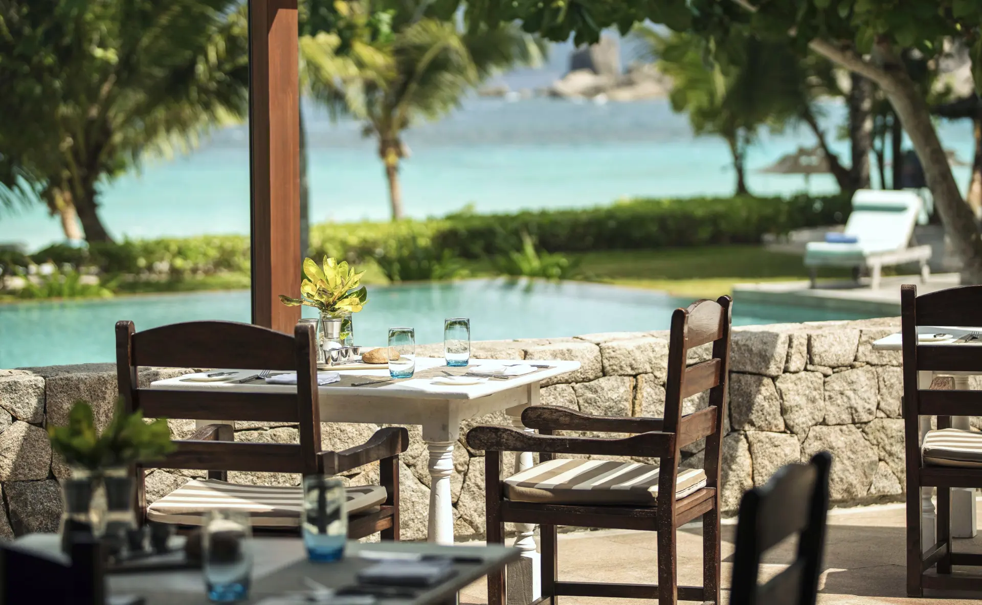 Frokost ved poolen på Four Seasons Resort Seychelles, Seychellerne