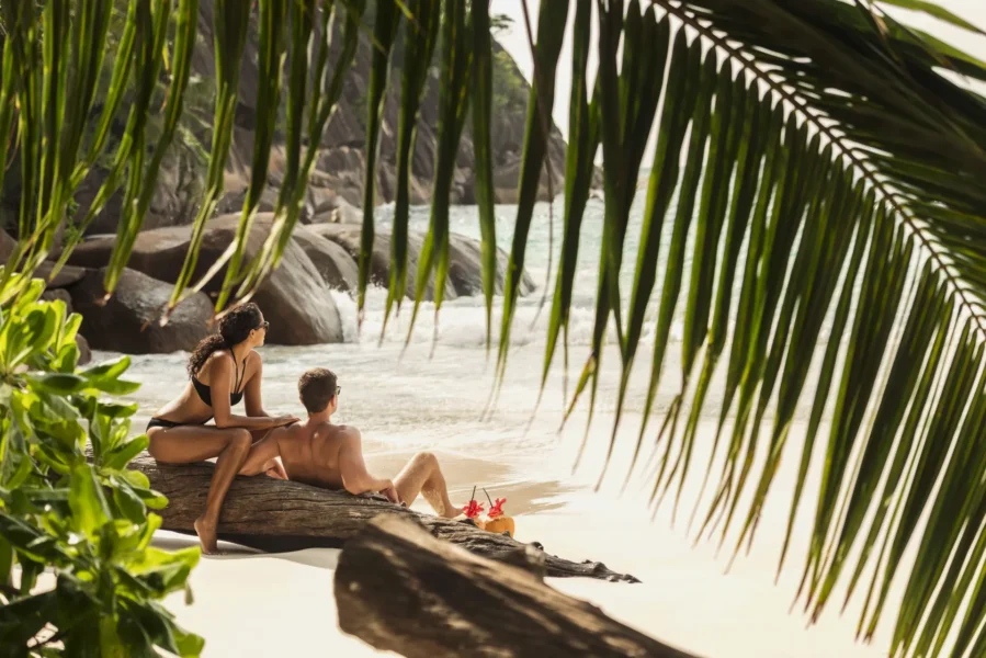 Drinks og romantisk alenetid på stranden ved Four Seasons Resort Seychelles, Seychellerne