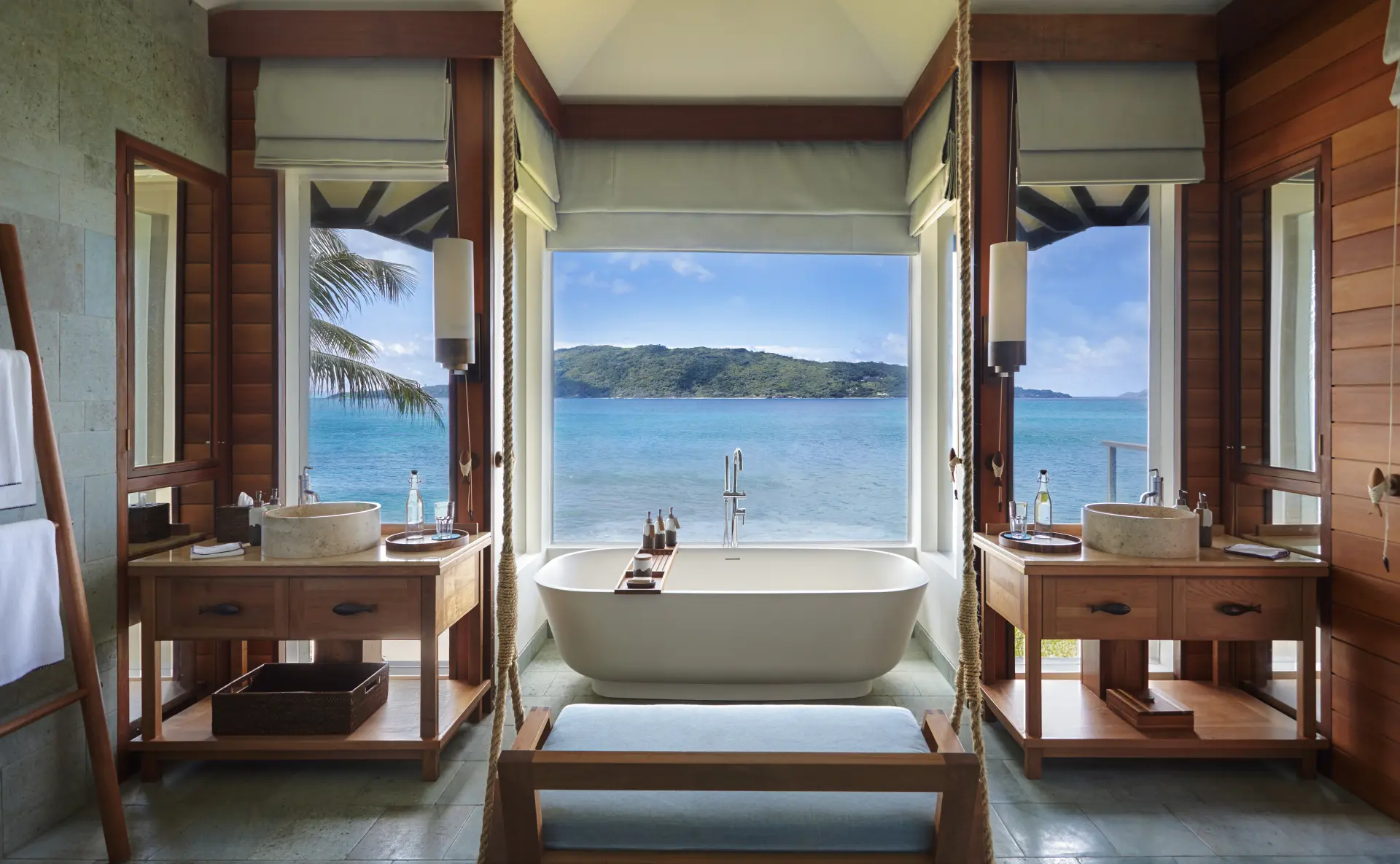 Badeværelse i Panorama Pool Villa på Six Senses Zil Pasyon, Seychellerne