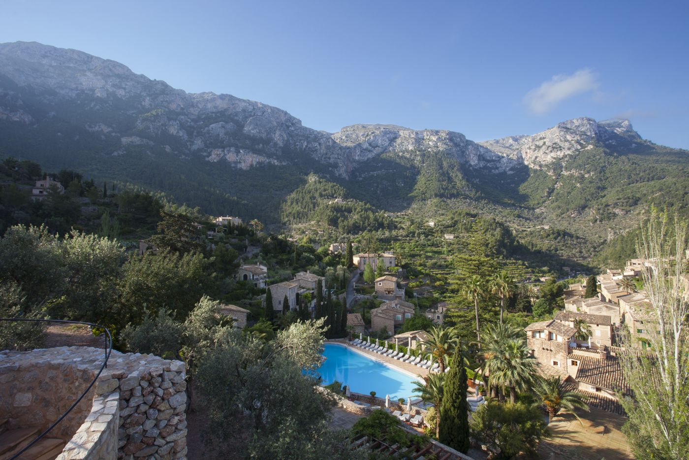 Udsigten til pool og bjerge fra La Residencia, A Belmond Hotel, Mallorca