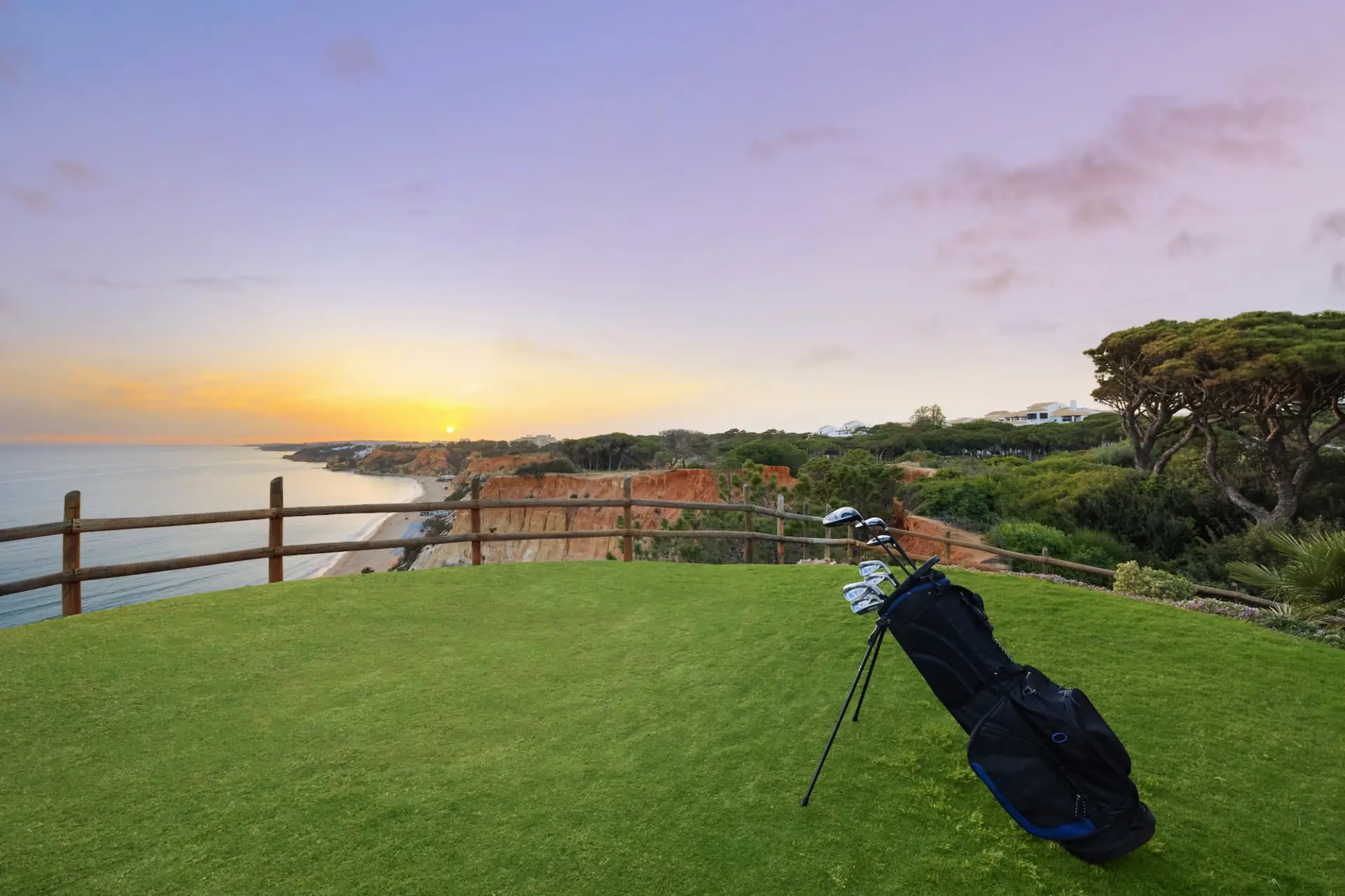 Golf og aftensol på Pine Cliffs Resort, Spanien