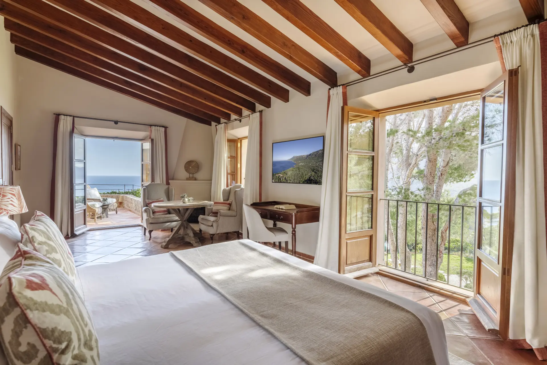 Master Suite i Villa Sa Punta De S'aguila på Son Bunyola Hotel & Villas på Mallorca, Spanien